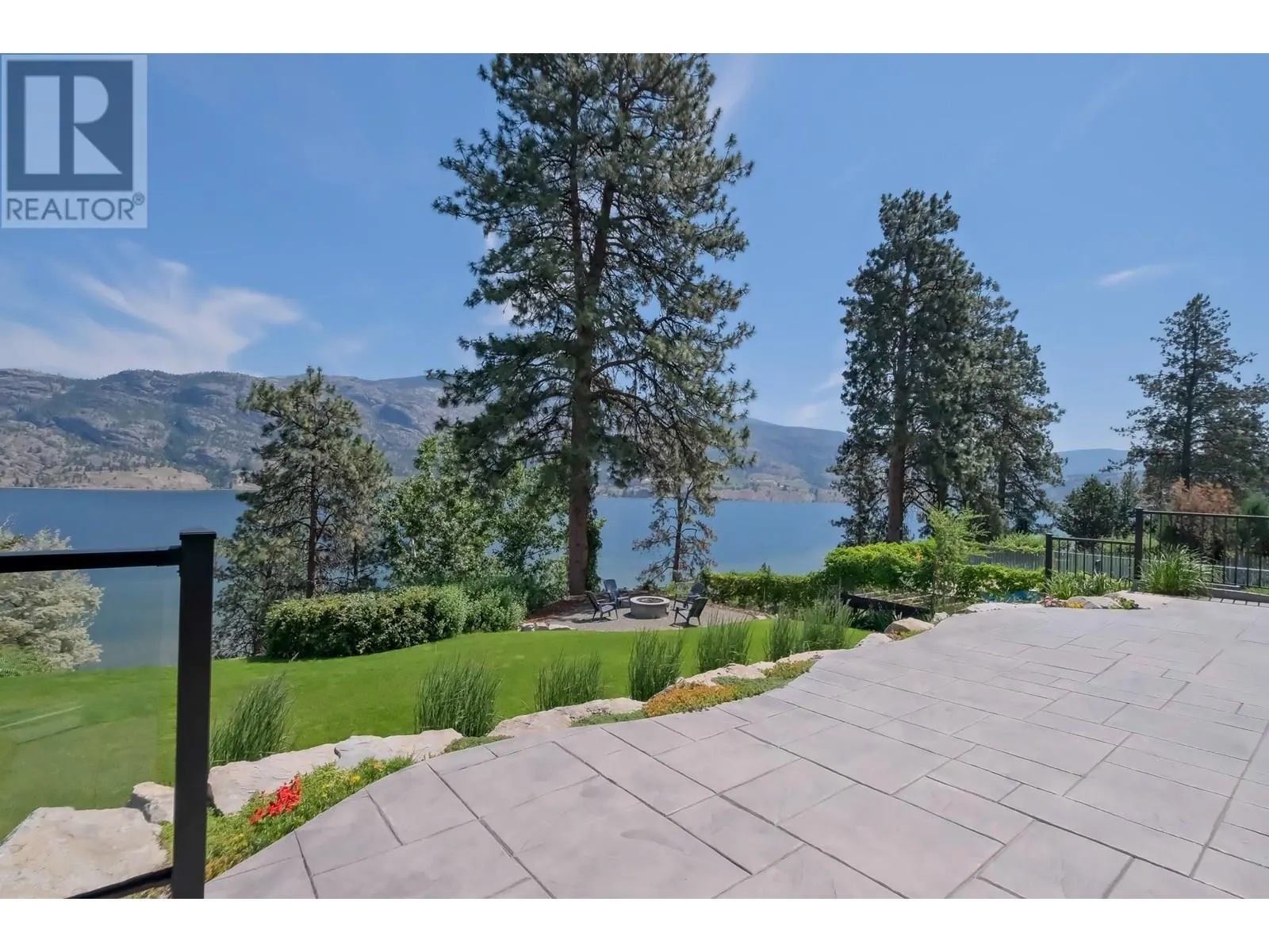 552 PINEVIEW Drive