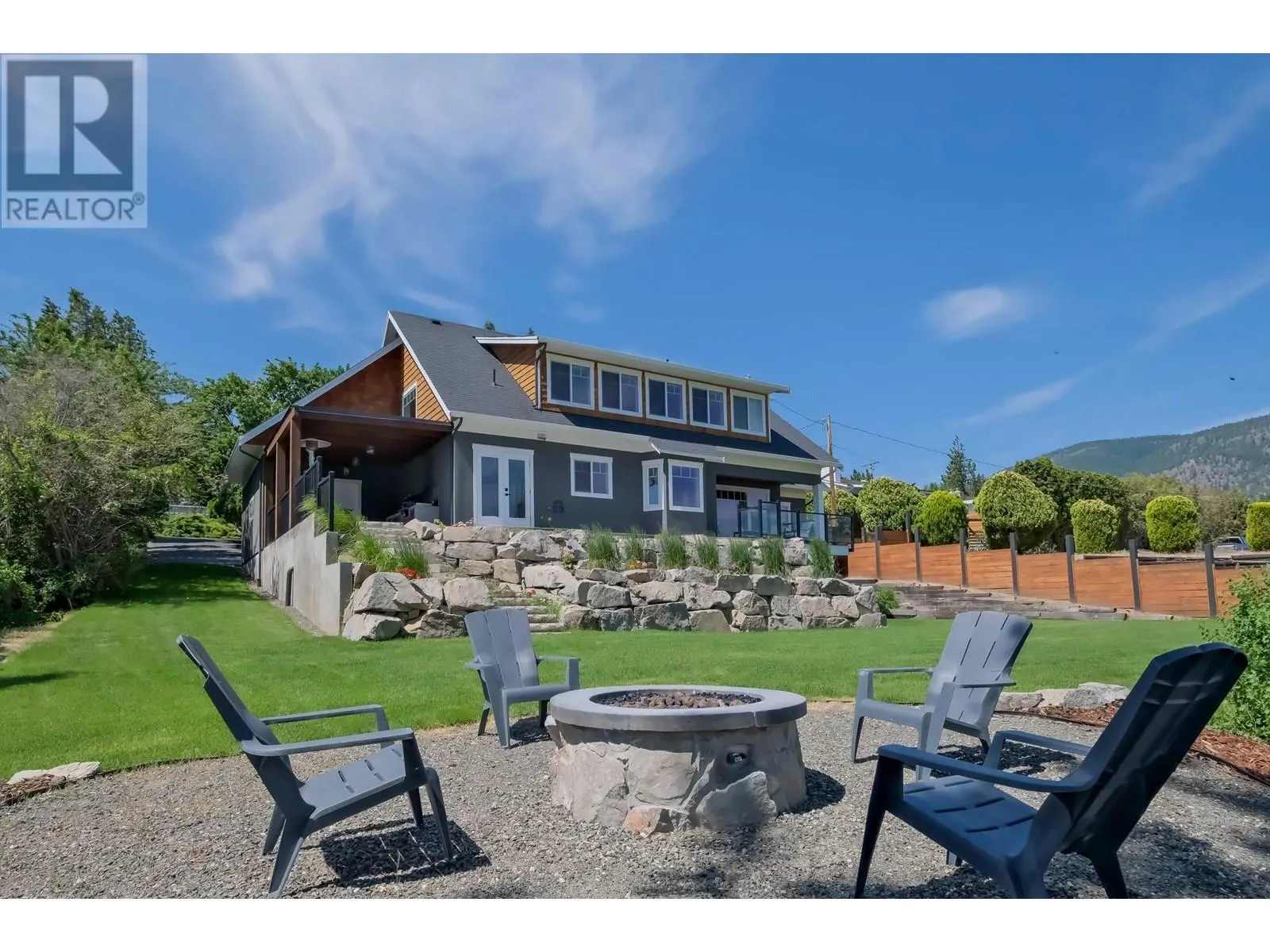 552 PINEVIEW Drive