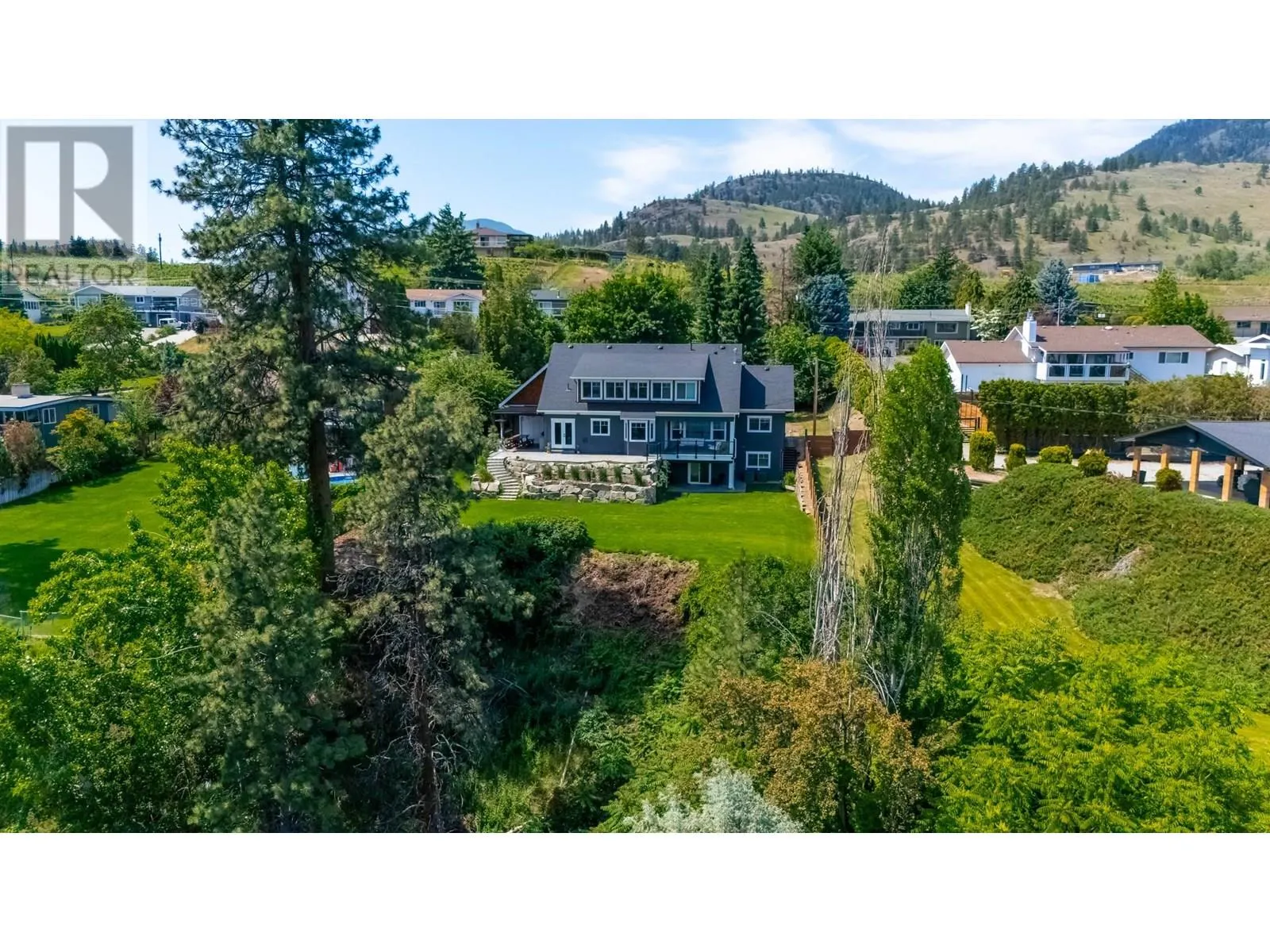 552 PINEVIEW Drive
