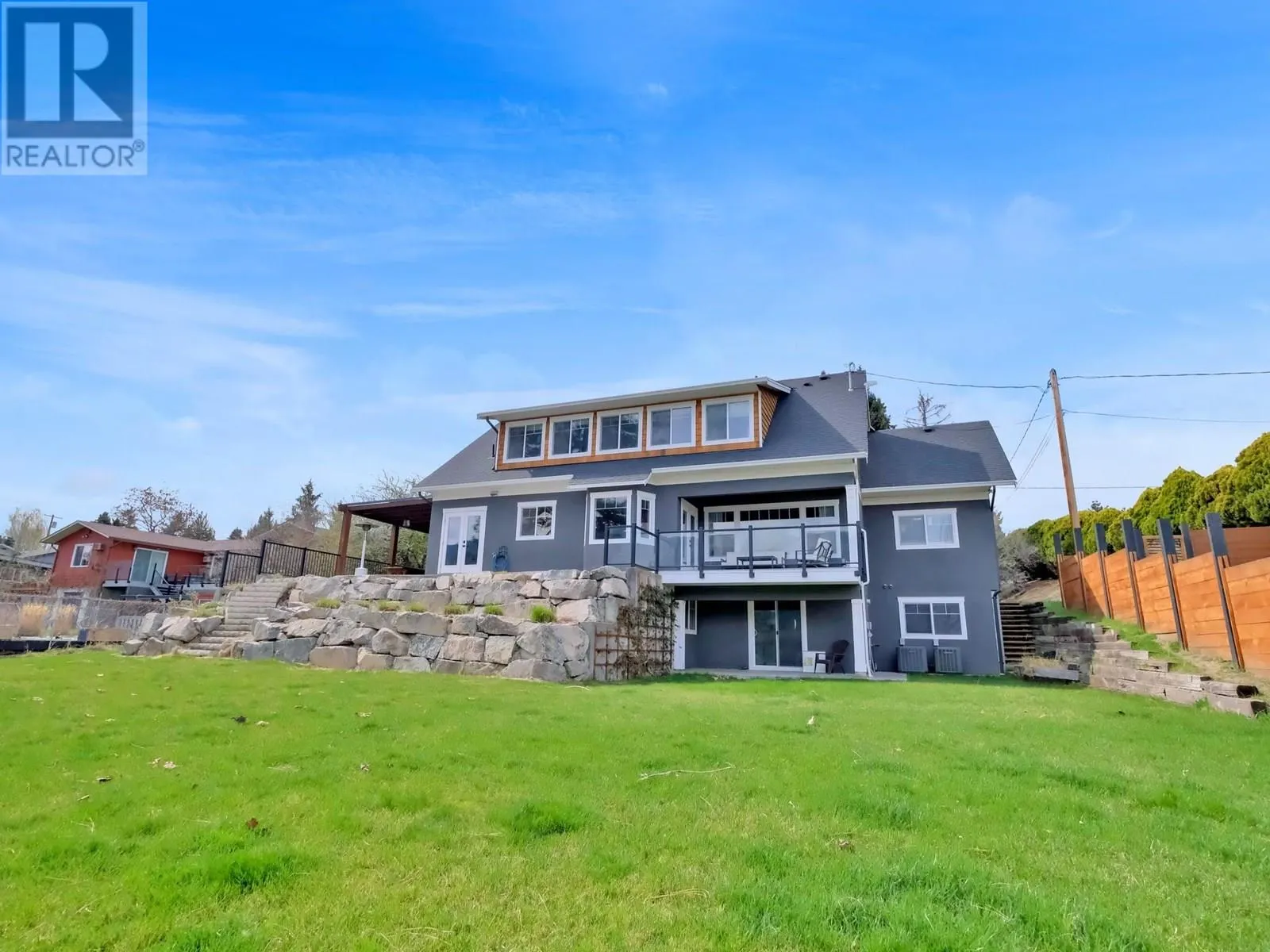 552 PINEVIEW Drive
