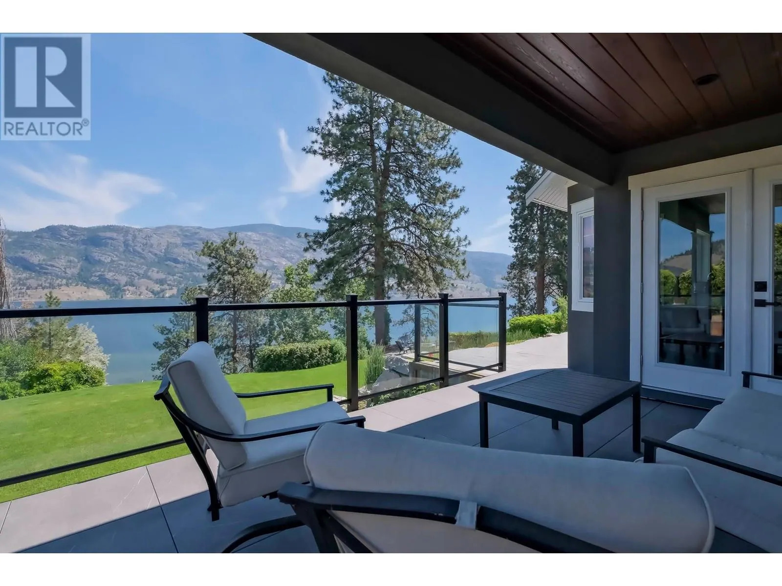 552 PINEVIEW Drive