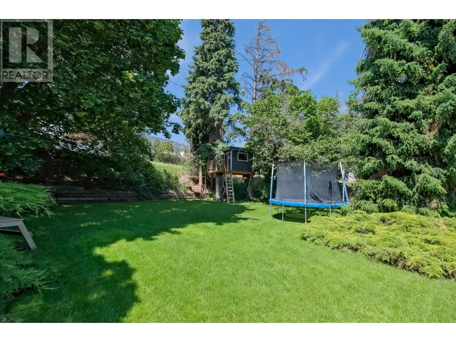 552 PINEVIEW Drive