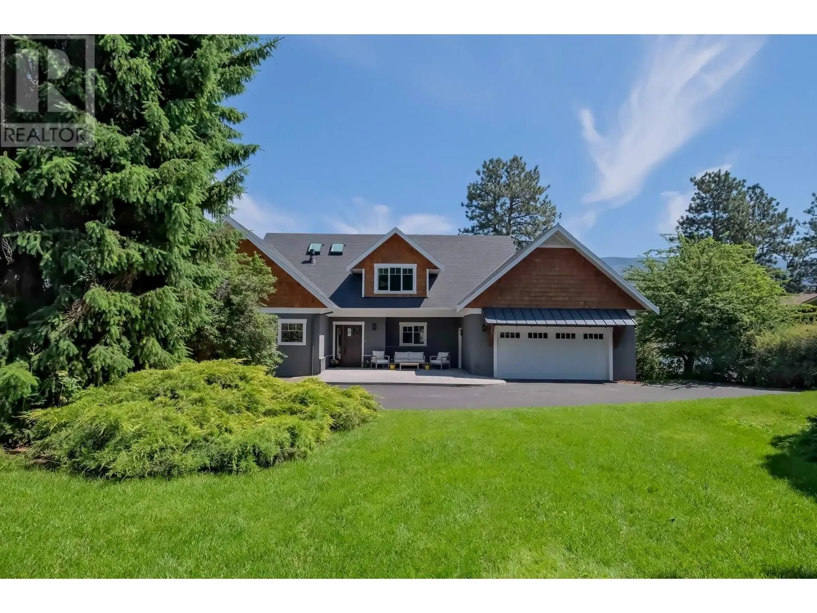 552 PINEVIEW Drive