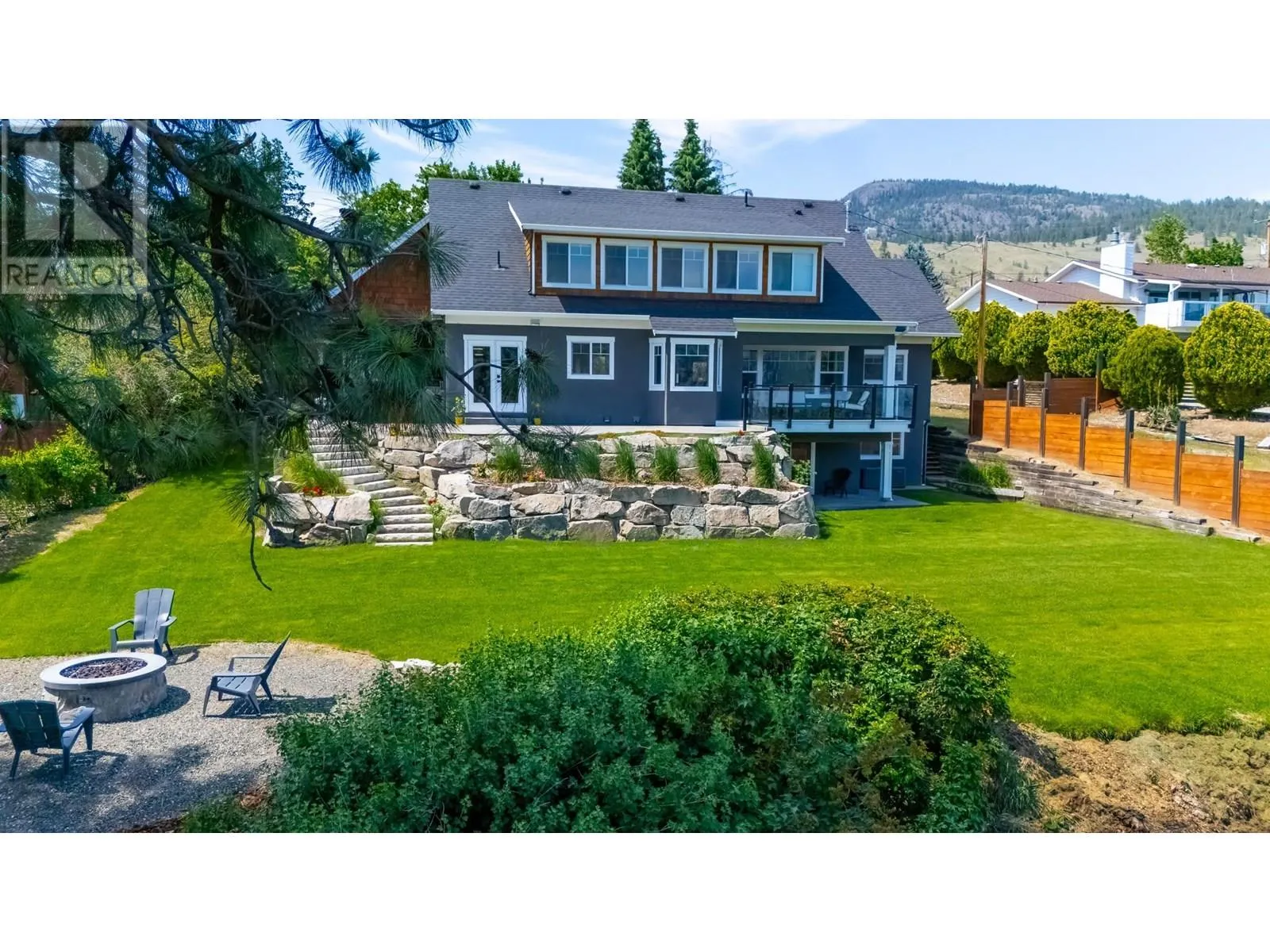 552 PINEVIEW Drive