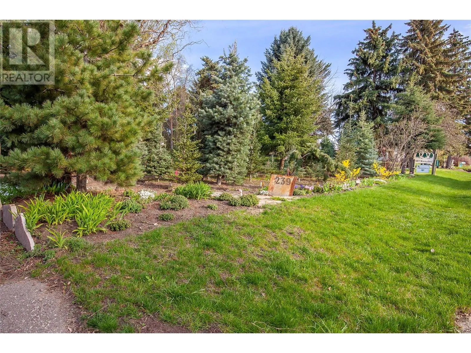 239 Stepping Stones Crescent