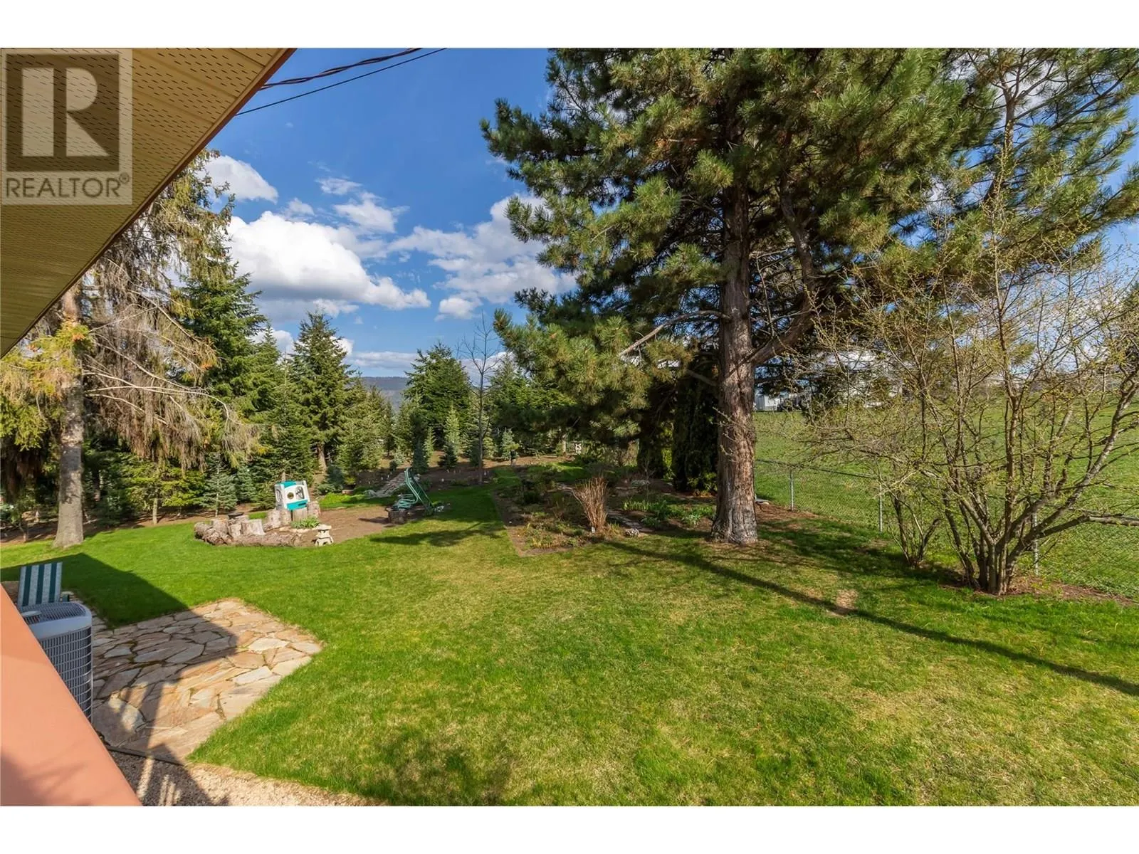 239 Stepping Stones Crescent