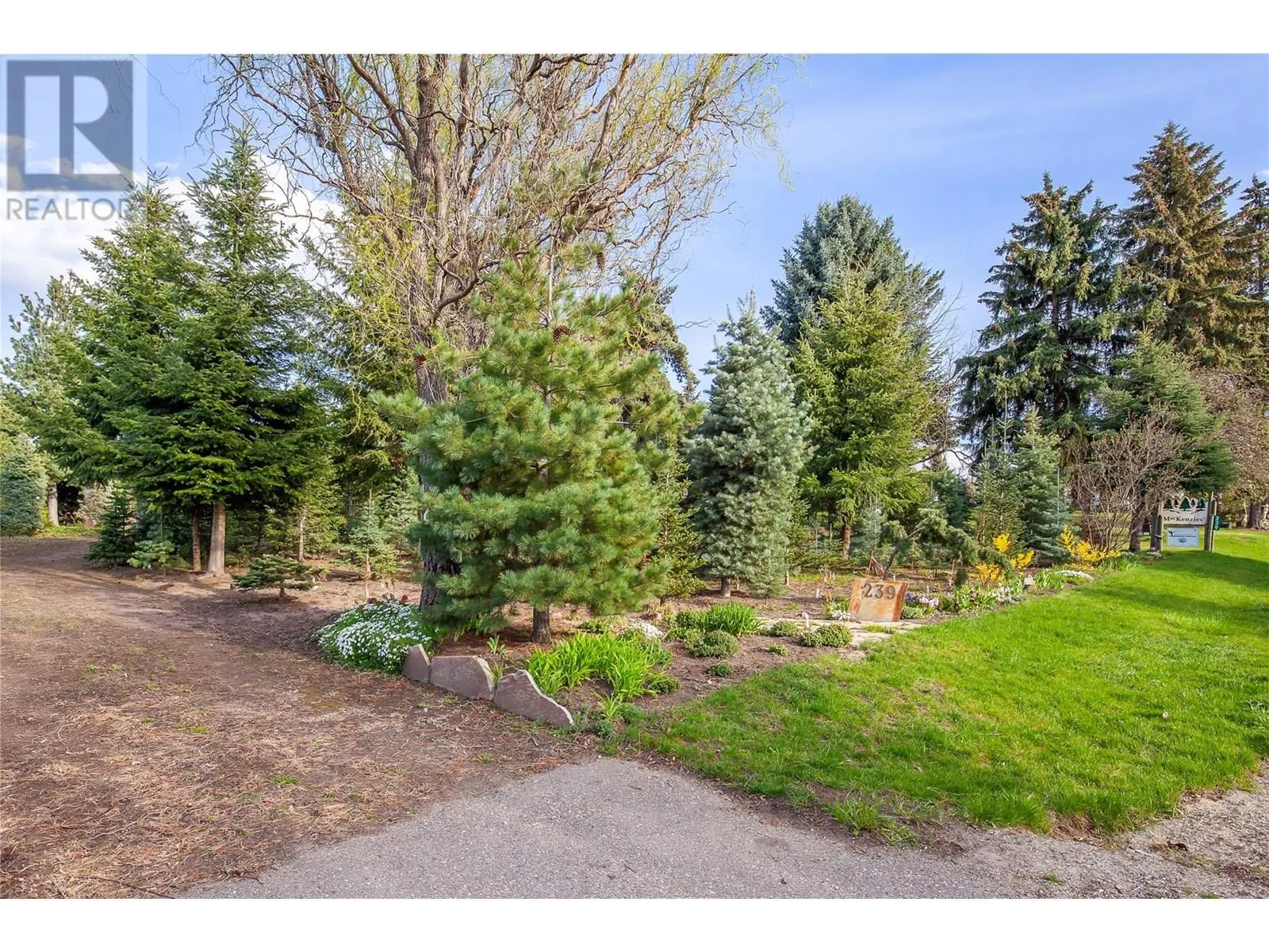 239 Stepping Stones Crescent