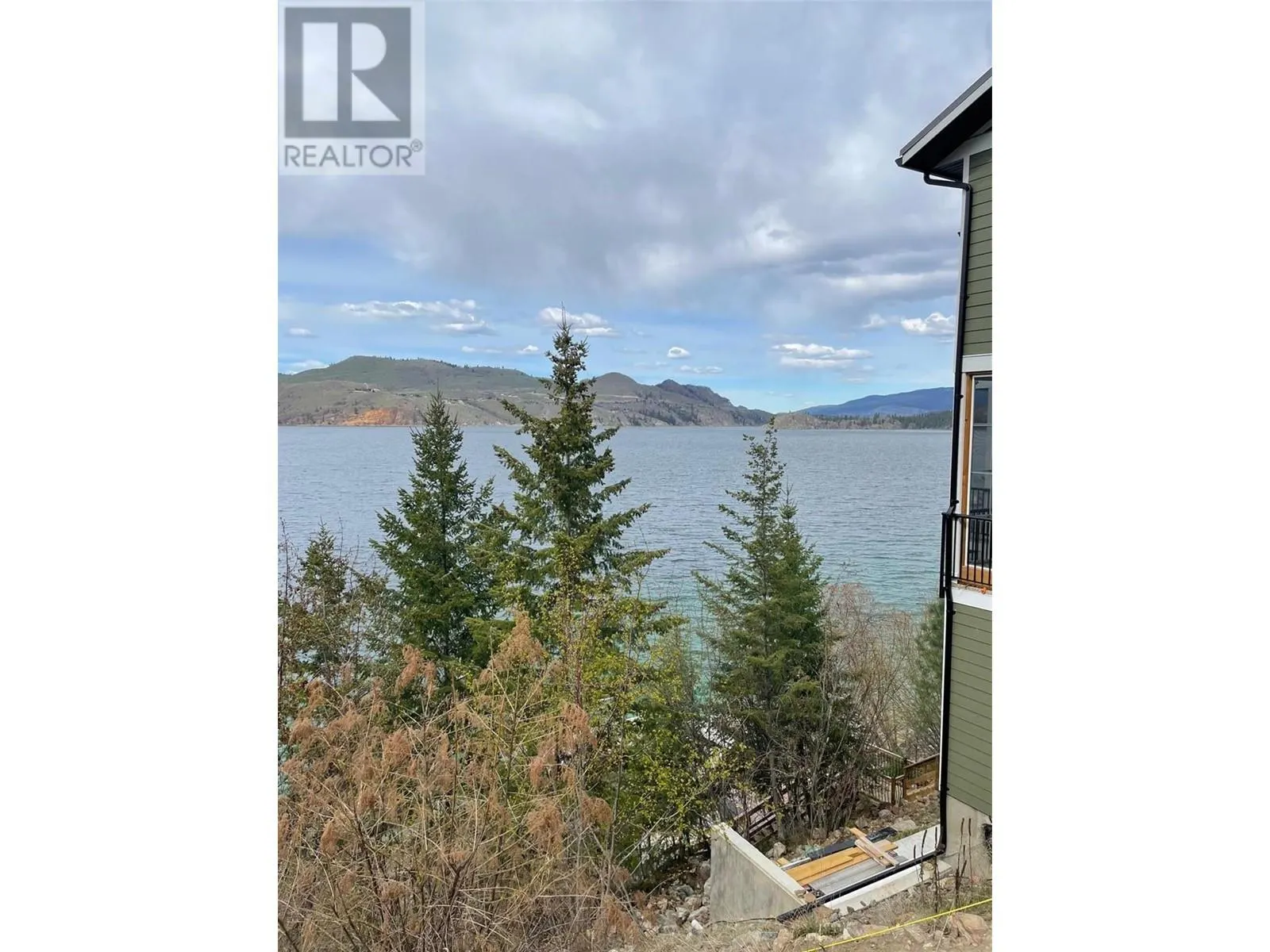 5649 Cosens Bay Road Unit# 8