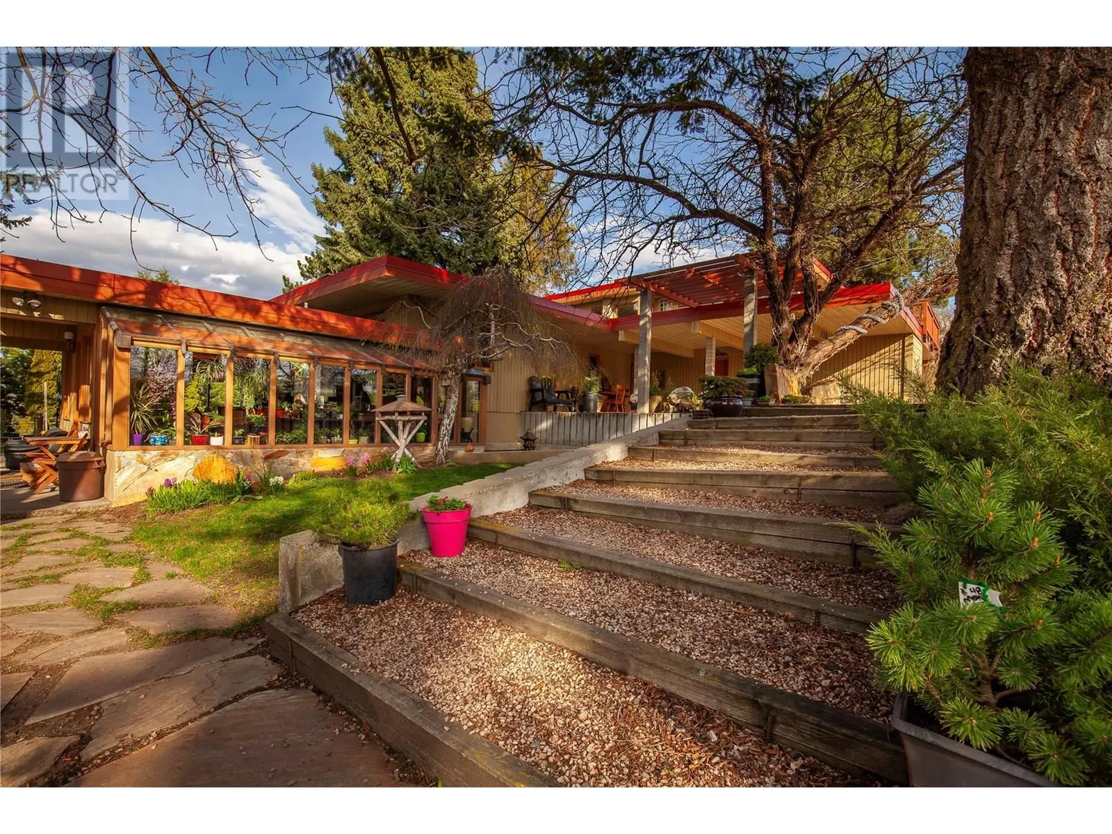 239 Stepping Stones Crescent