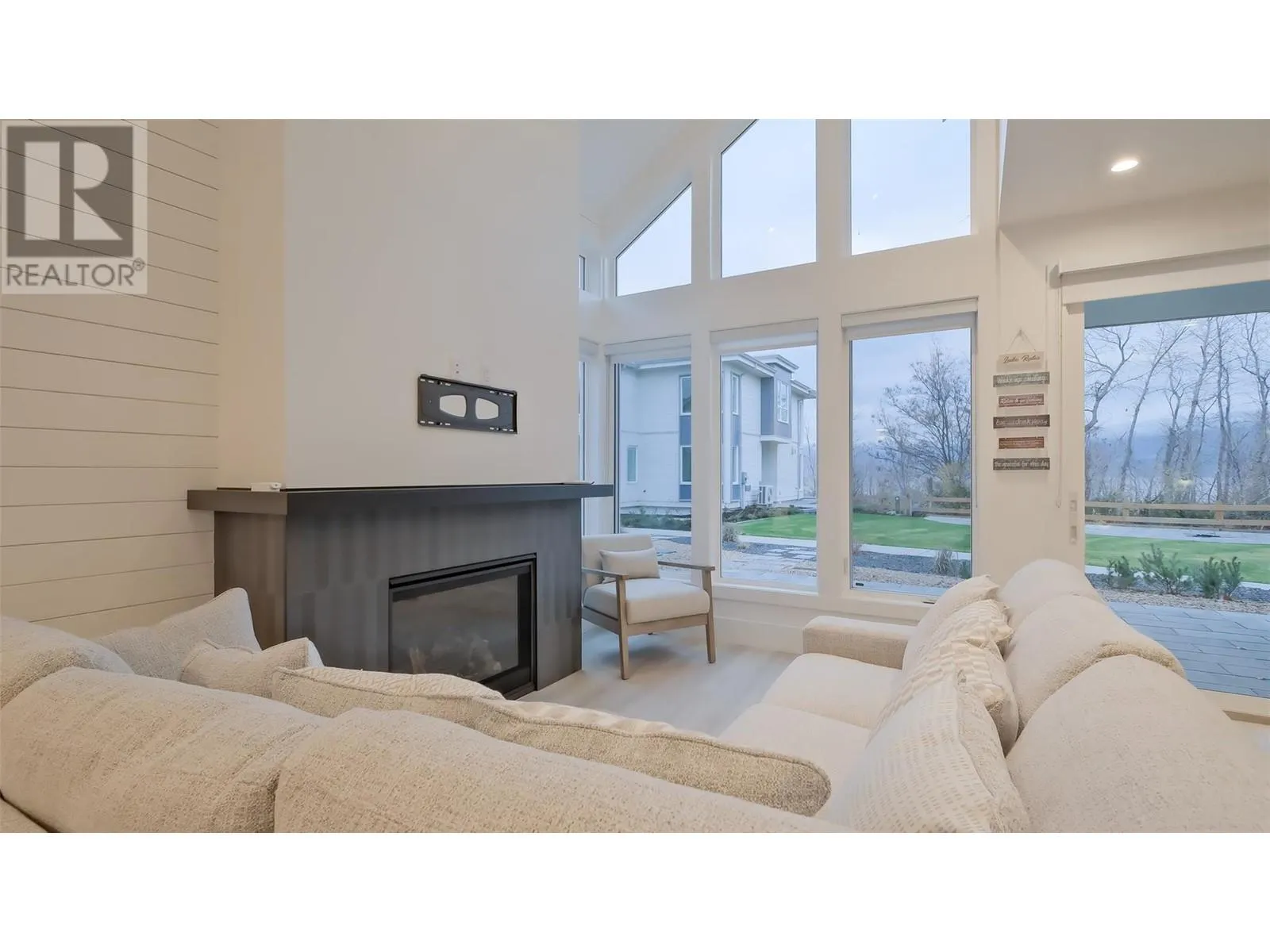 3040 Landry Crescent
