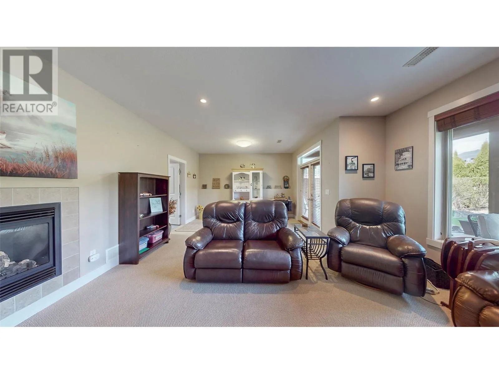 6833 MEADOWS Drive Unit# 7