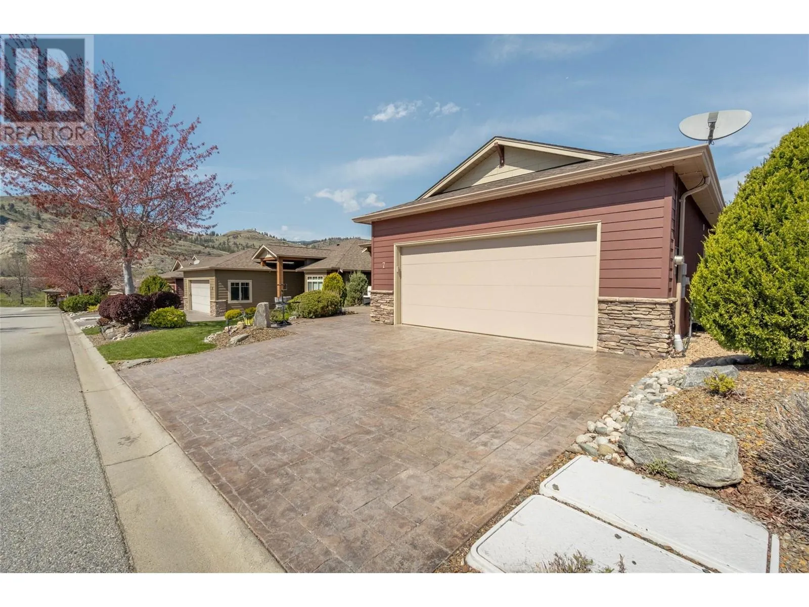 6833 MEADOWS Drive Unit# 7