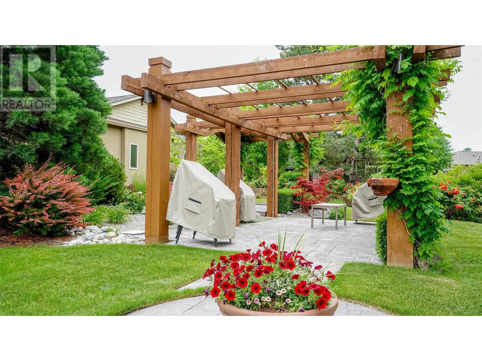 6833 MEADOWS Drive Unit# 7