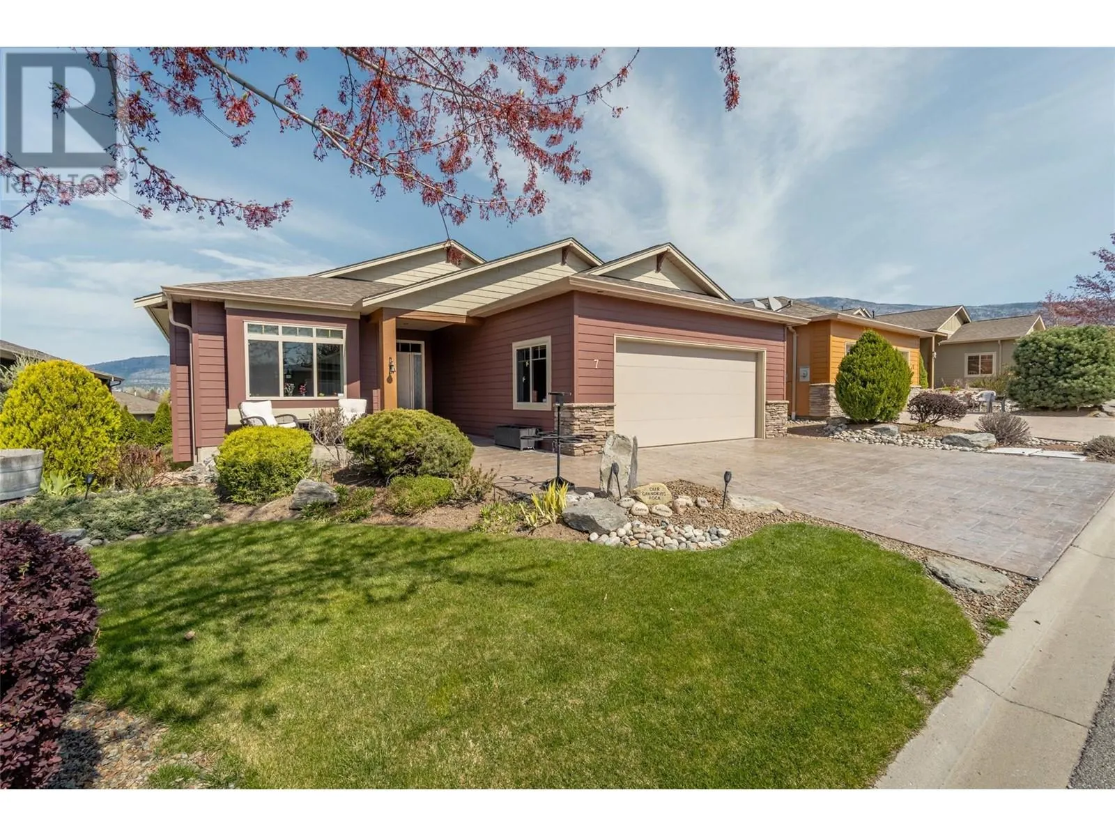 6833 MEADOWS Drive Unit# 7