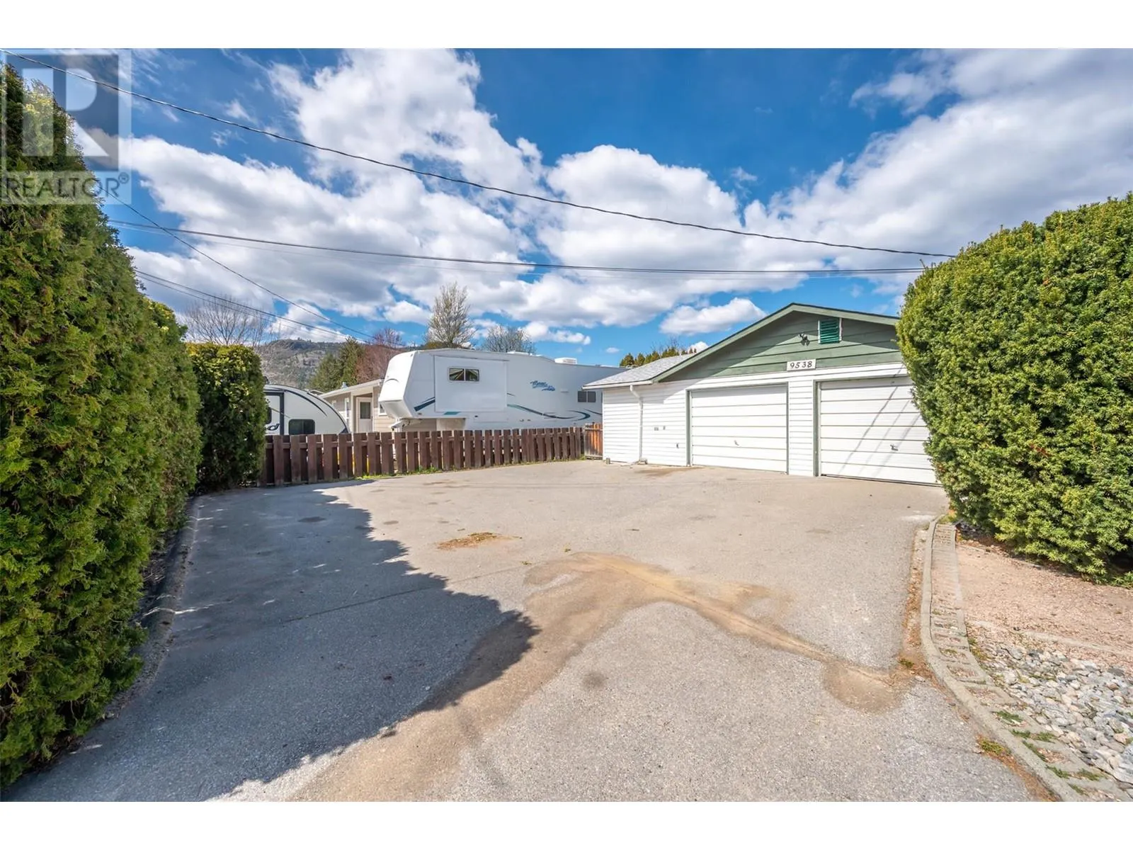 9538 Robson Crescent