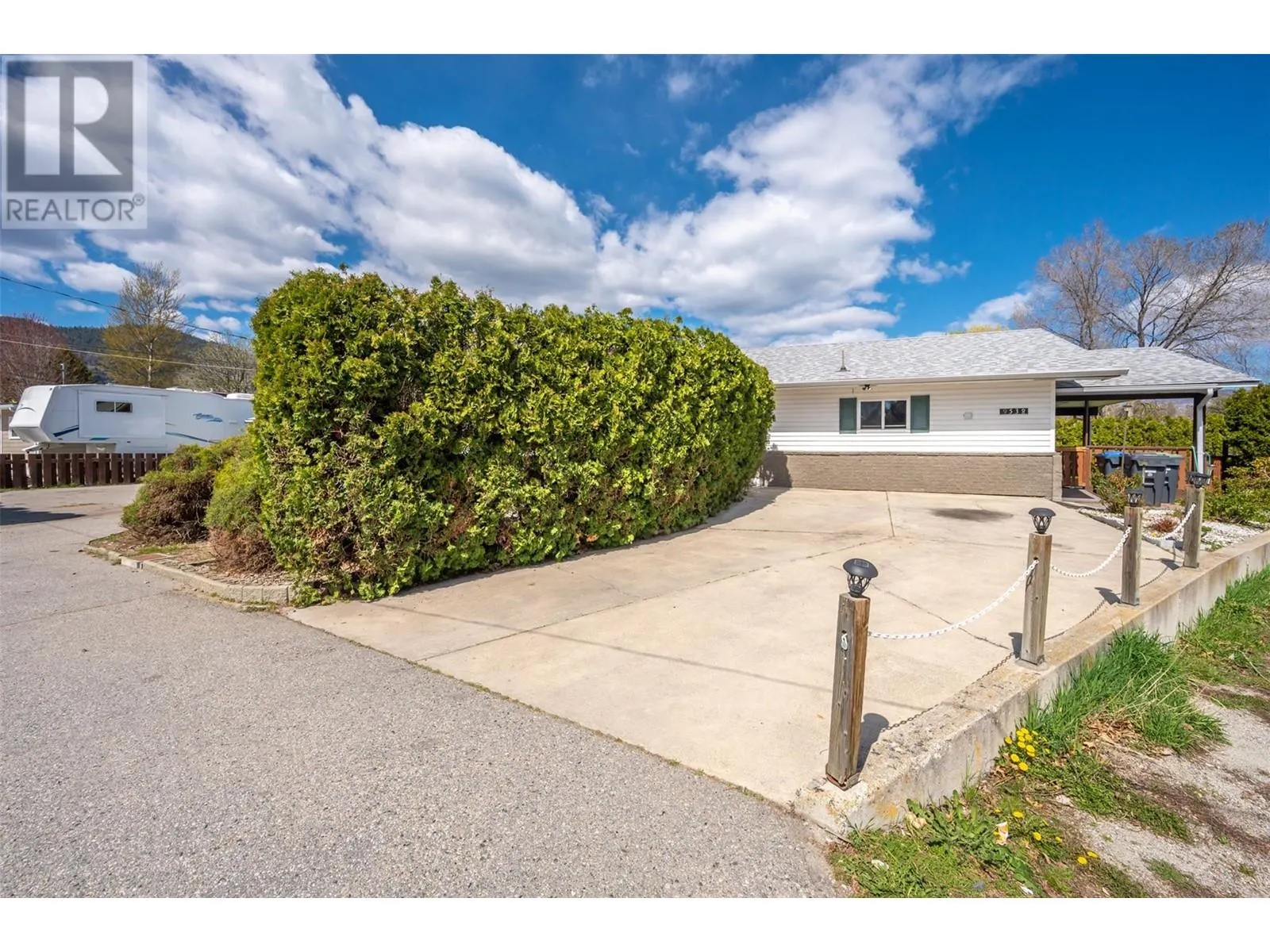 9538 Robson Crescent