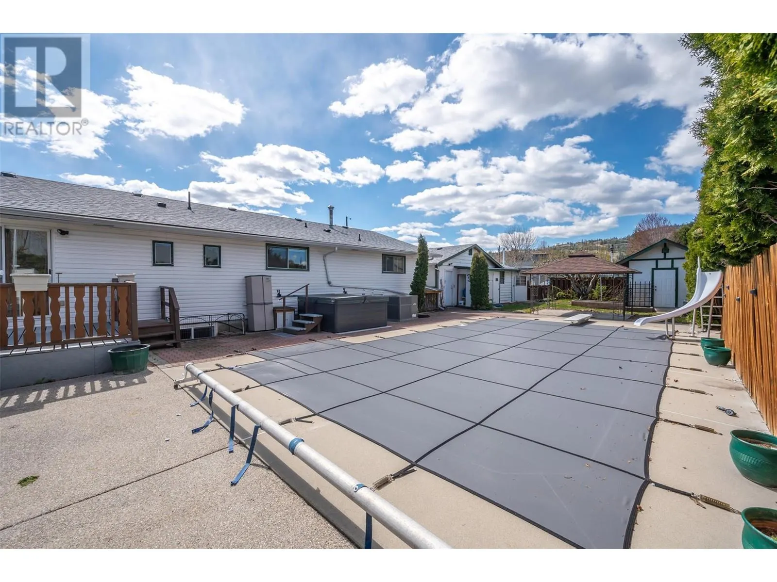 9538 Robson Crescent