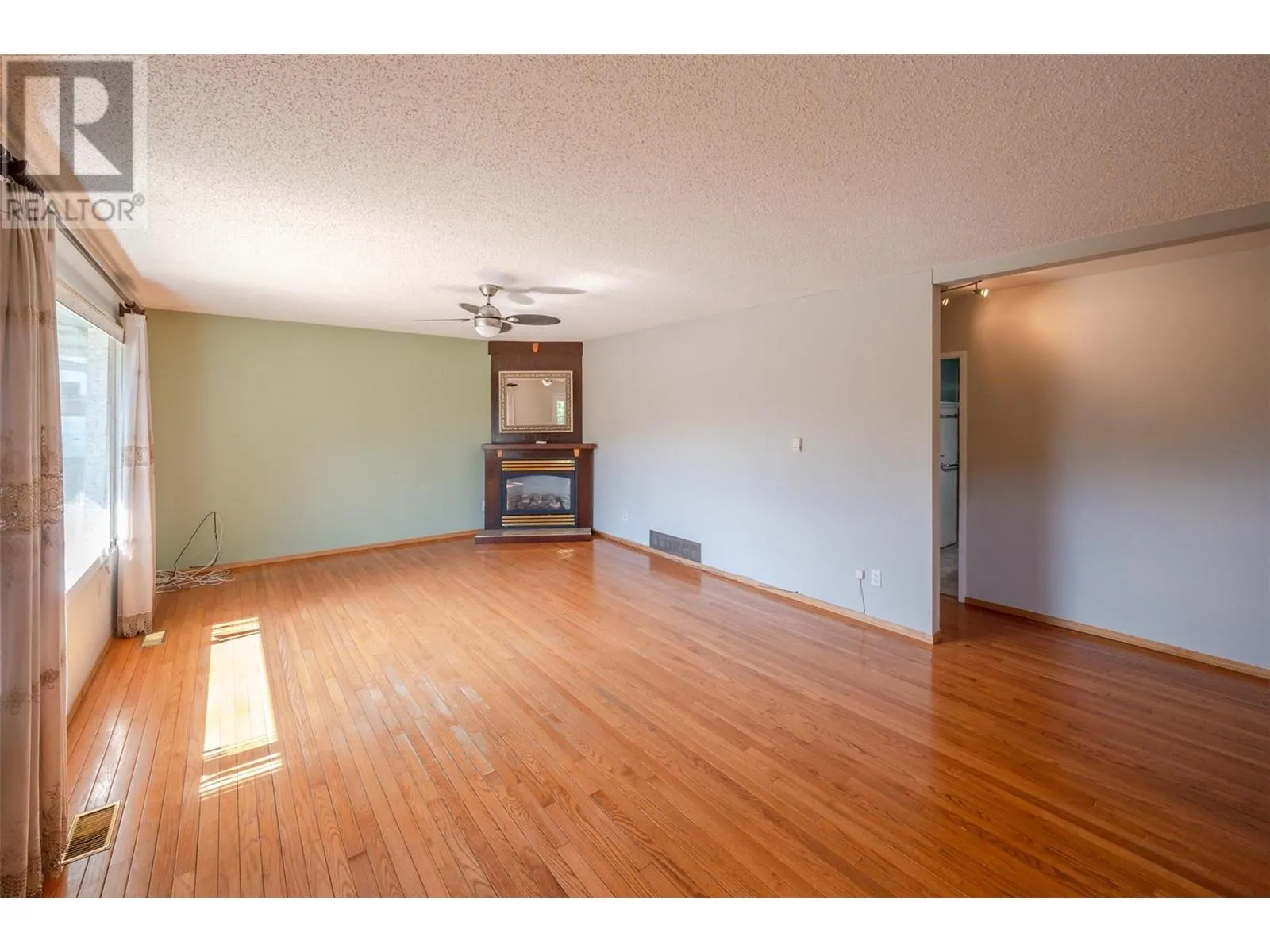 9538 Robson Crescent