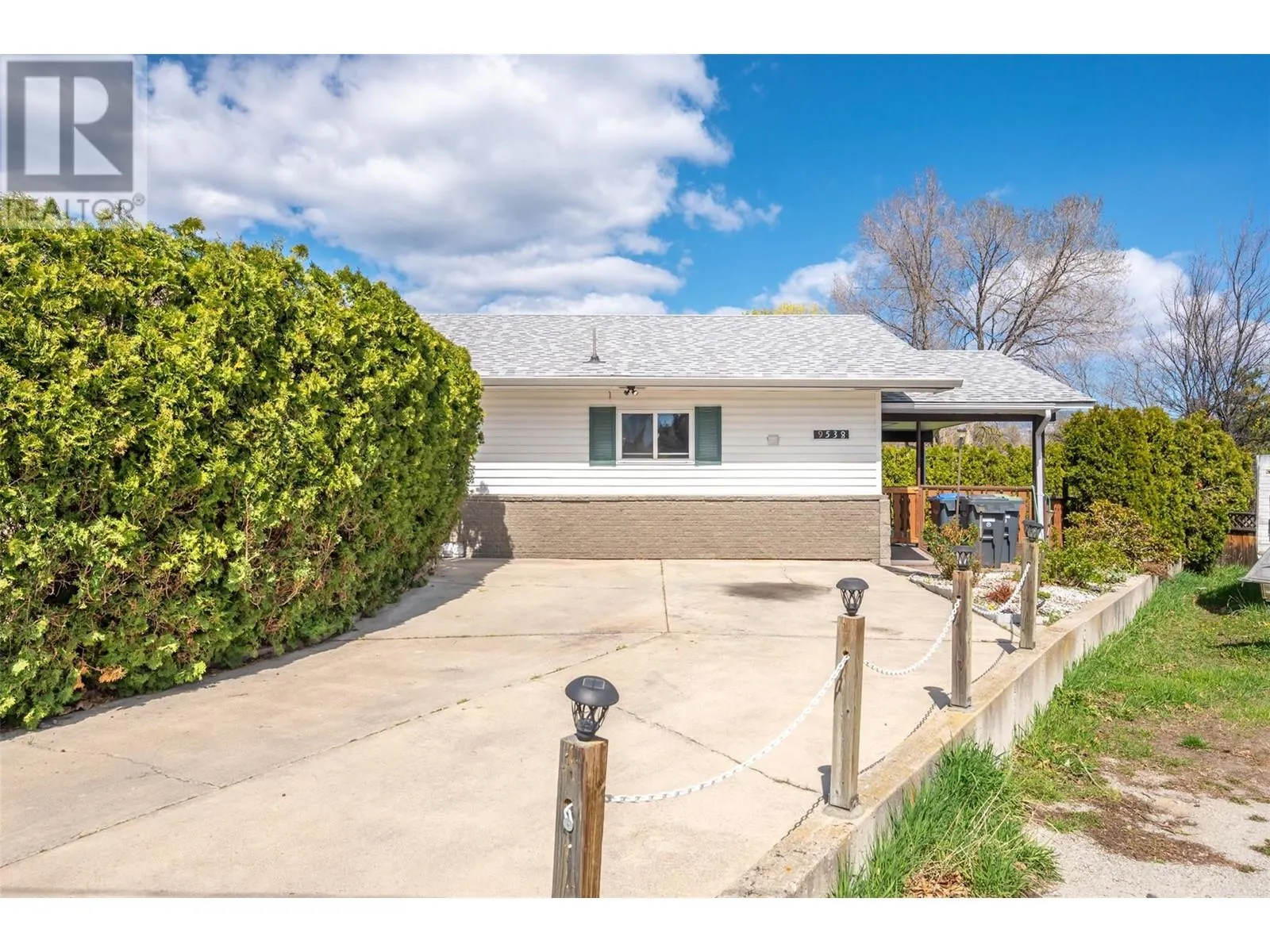 9538 Robson Crescent