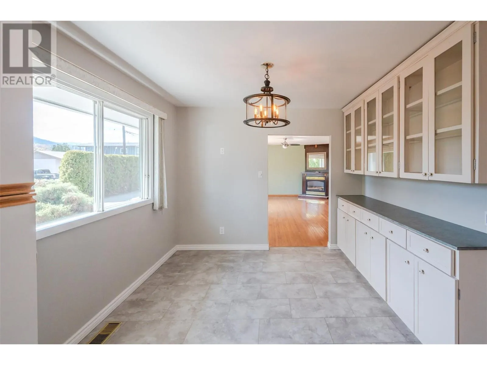 9538 Robson Crescent