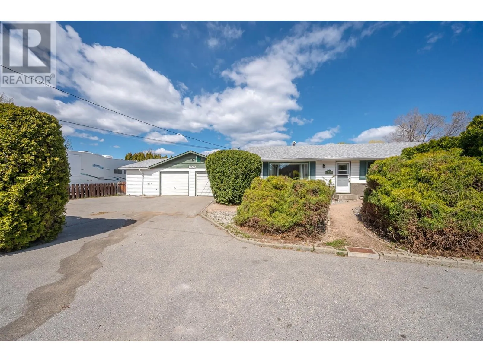 9538 Robson Crescent