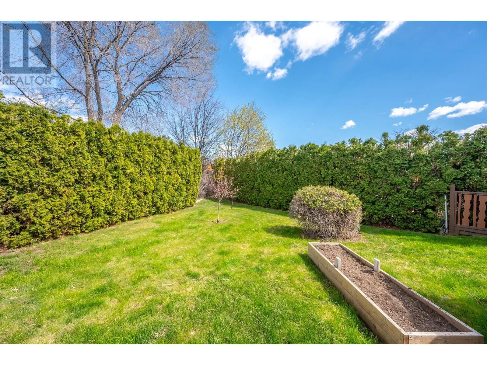 9538 Robson Crescent