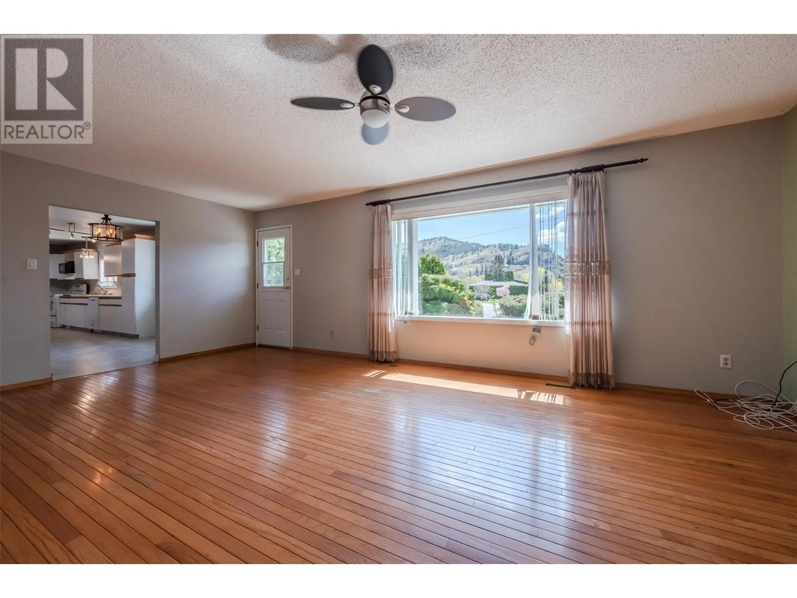 9538 Robson Crescent