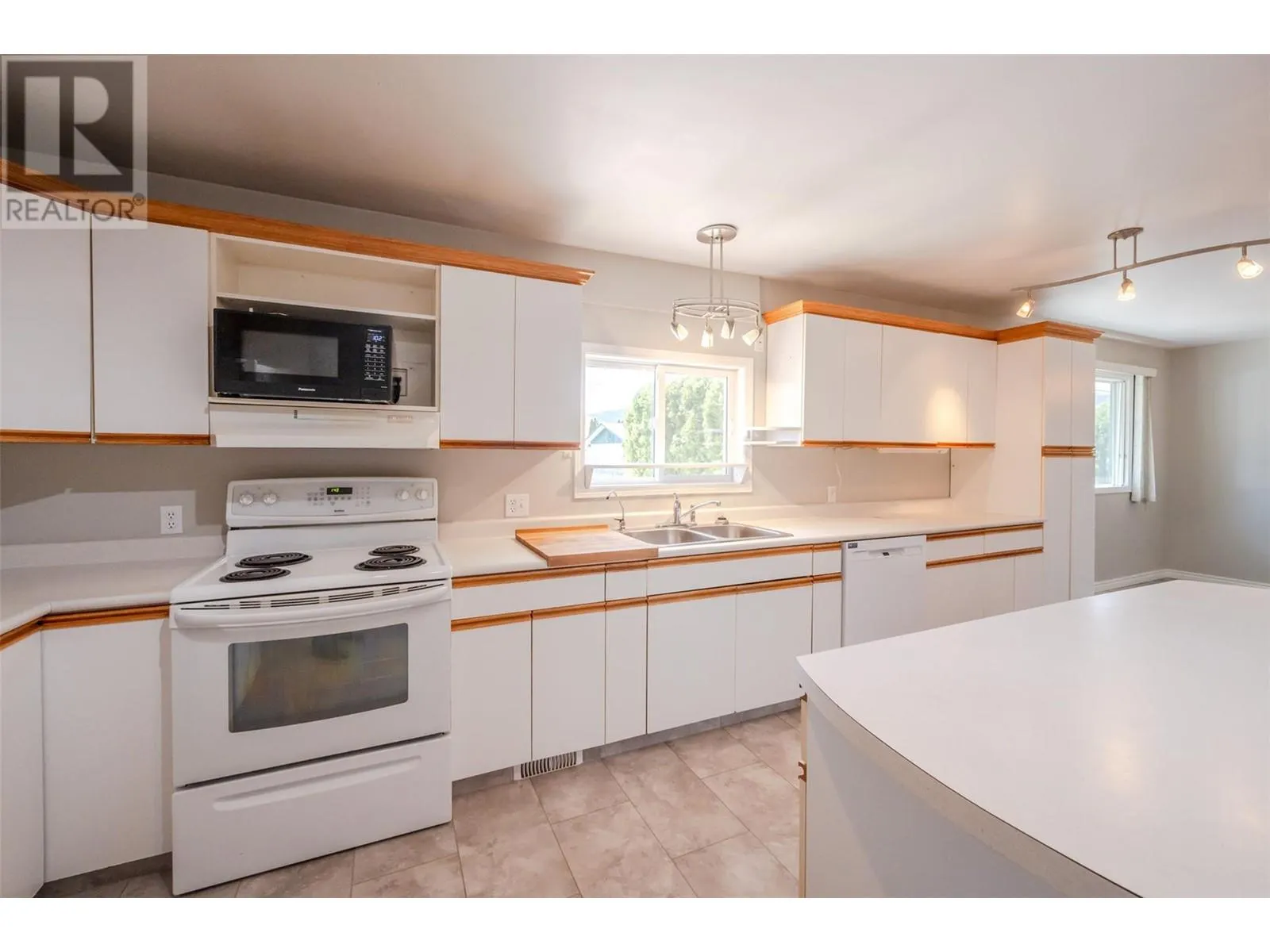 9538 Robson Crescent
