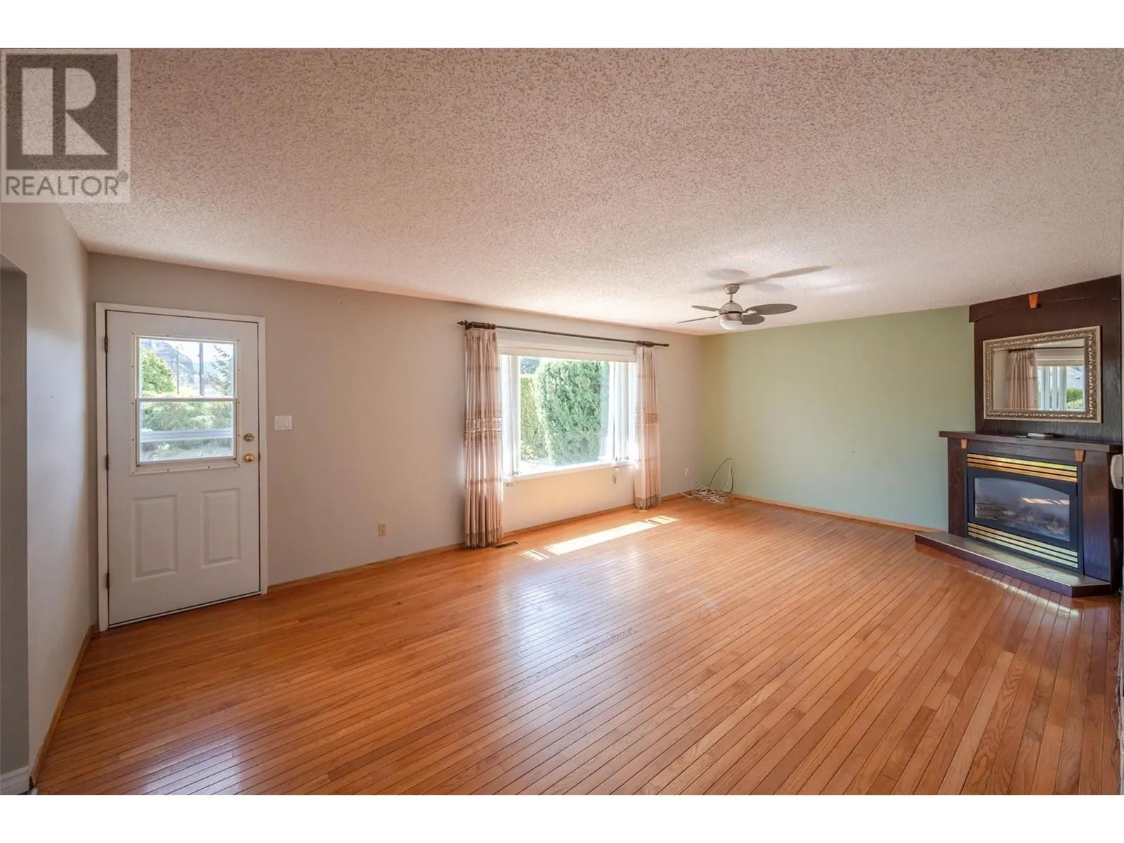 9538 Robson Crescent