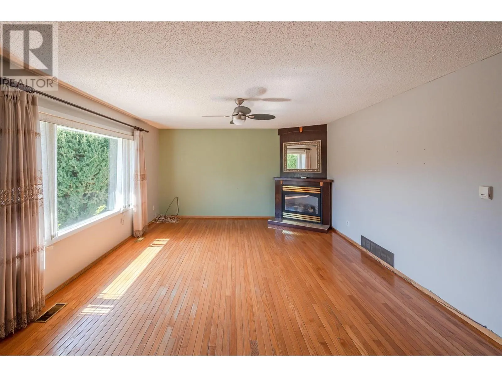 9538 Robson Crescent