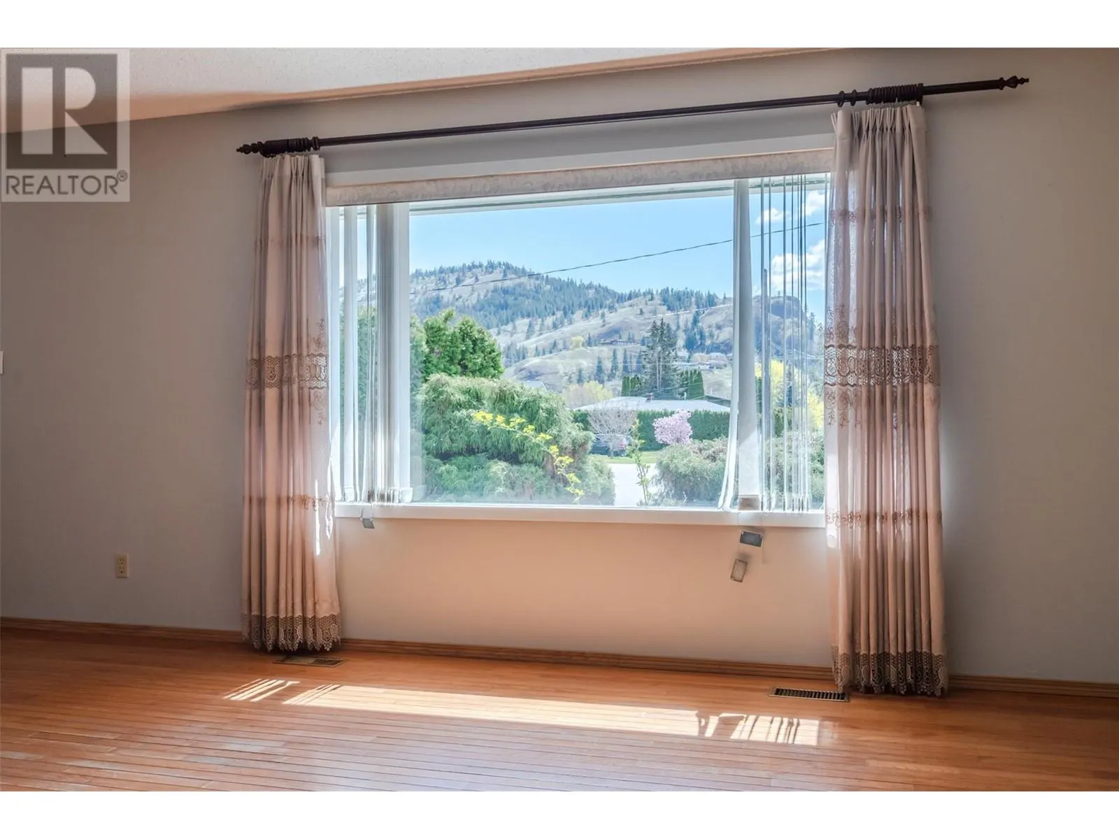 9538 Robson Crescent