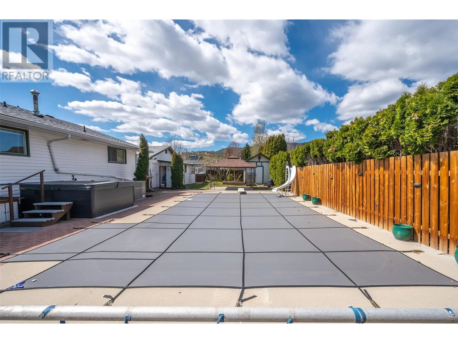 9538 Robson Crescent