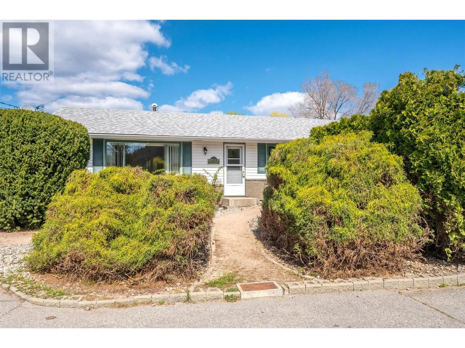 9538 Robson Crescent