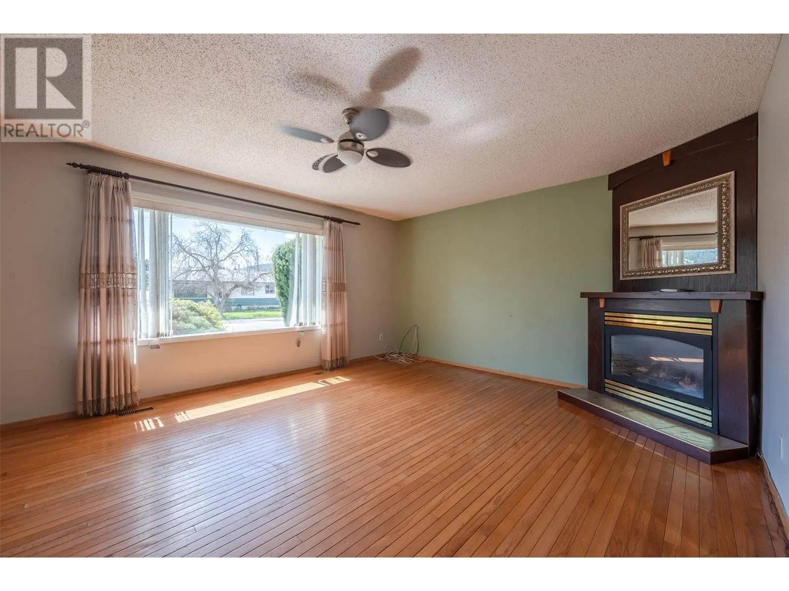 9538 Robson Crescent