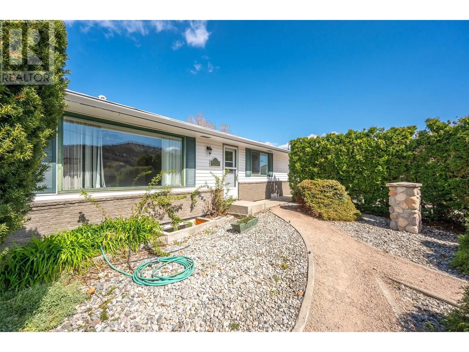 9538 Robson Crescent