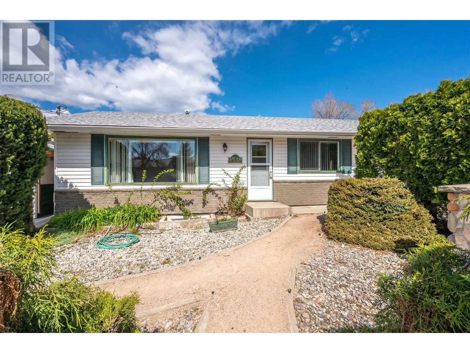 9538 Robson Crescent