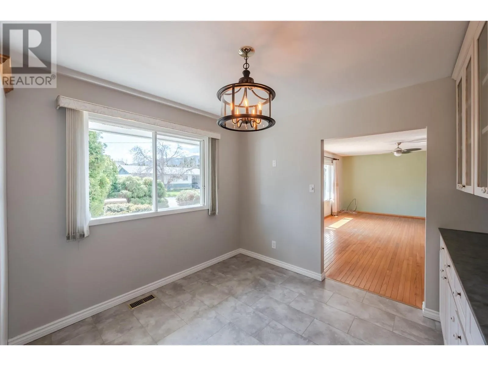 9538 Robson Crescent