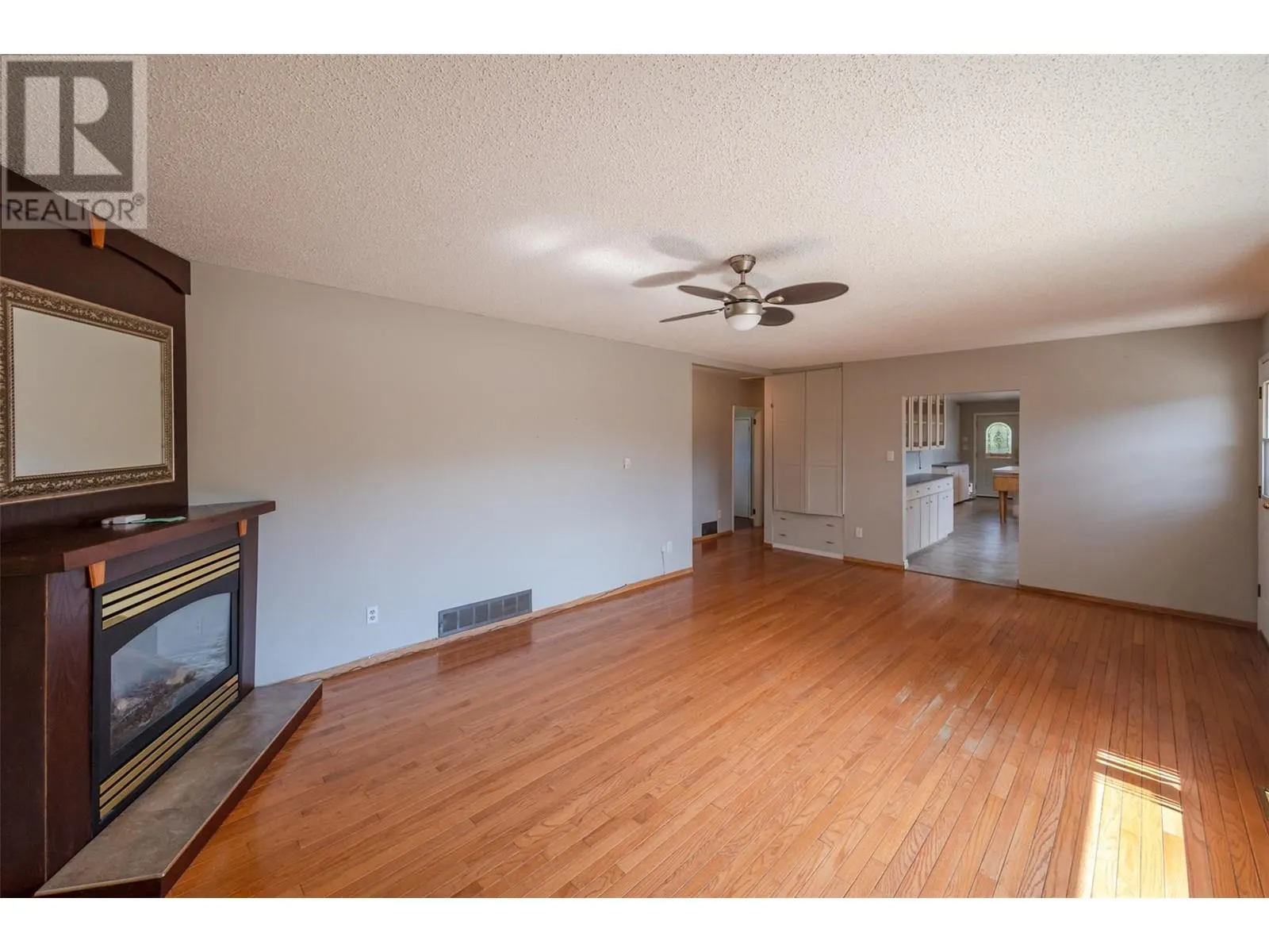 9538 Robson Crescent