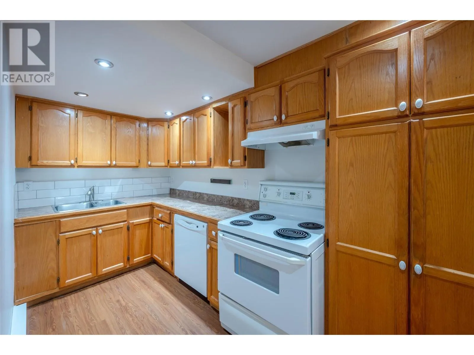 9538 Robson Crescent
