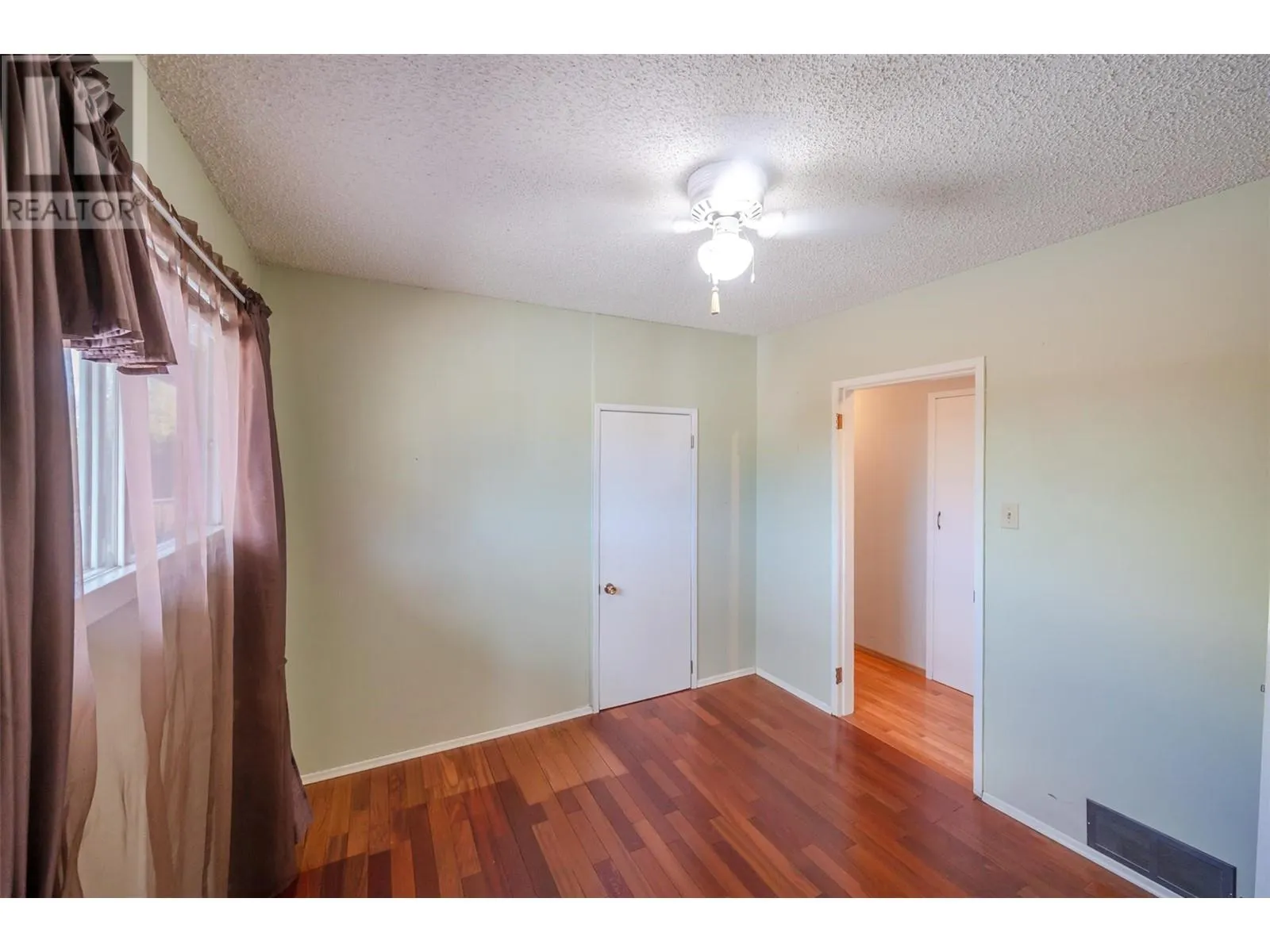9538 Robson Crescent