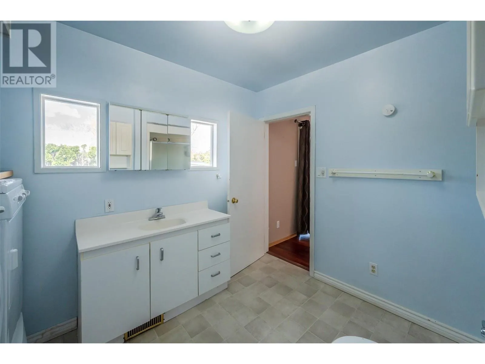 9538 Robson Crescent
