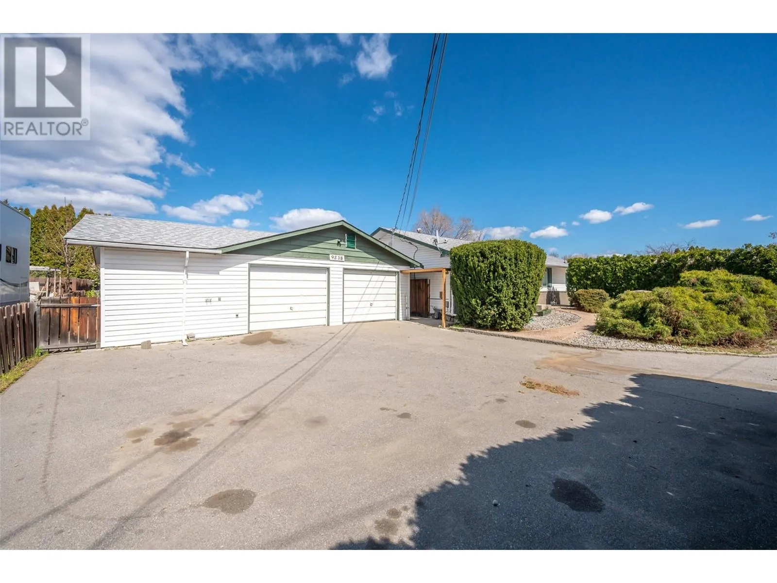 9538 Robson Crescent