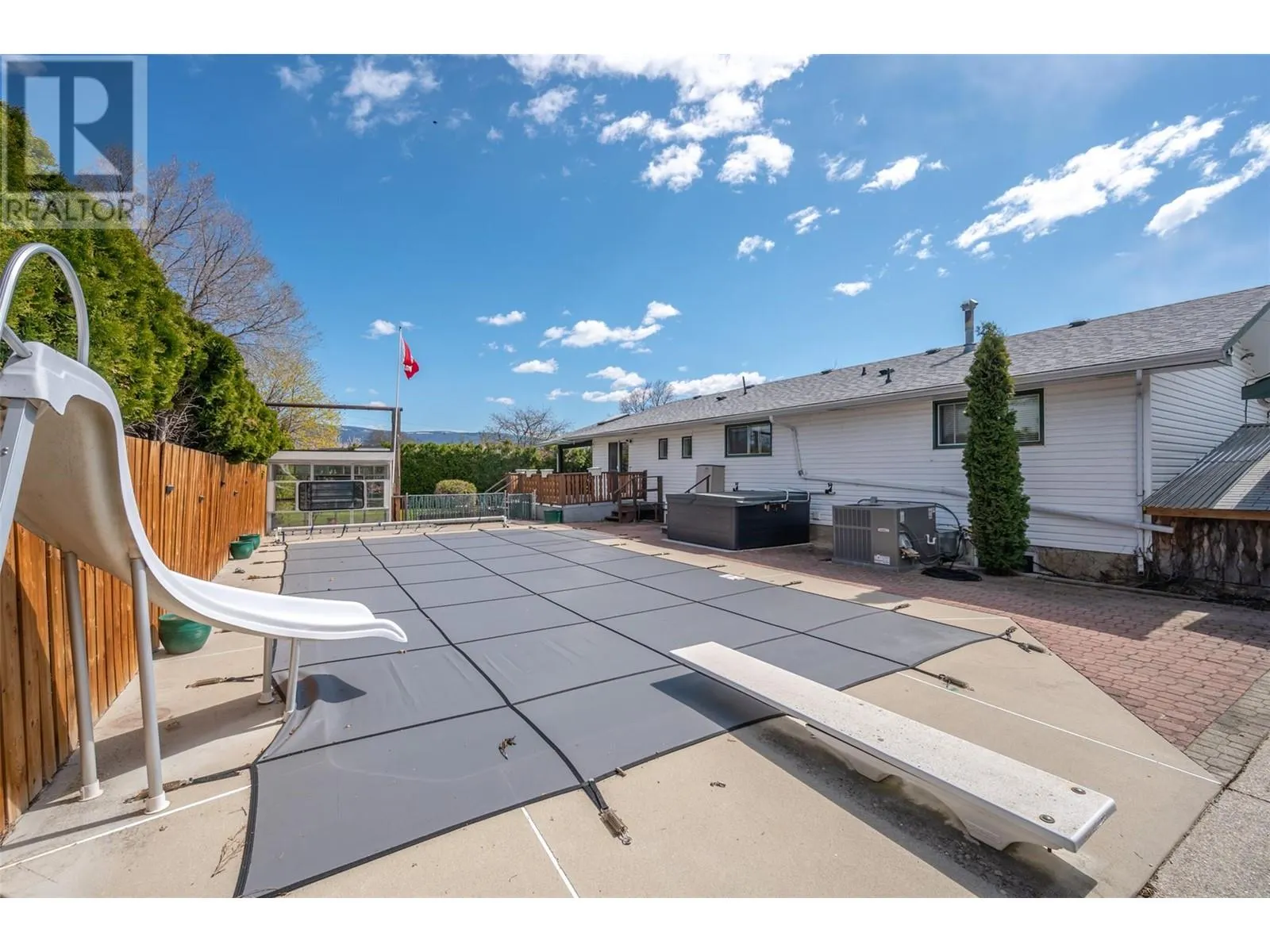 9538 Robson Crescent