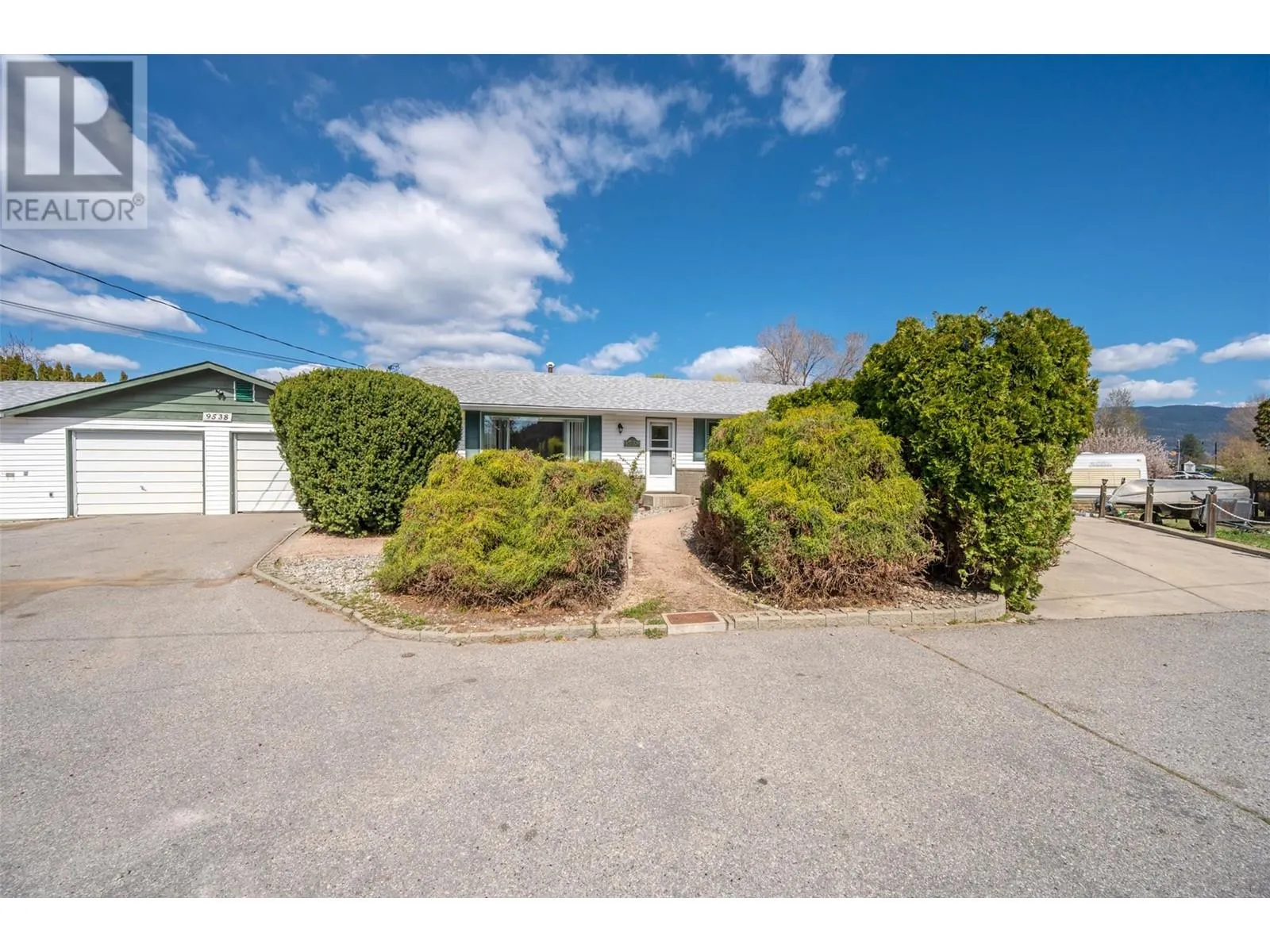 9538 Robson Crescent