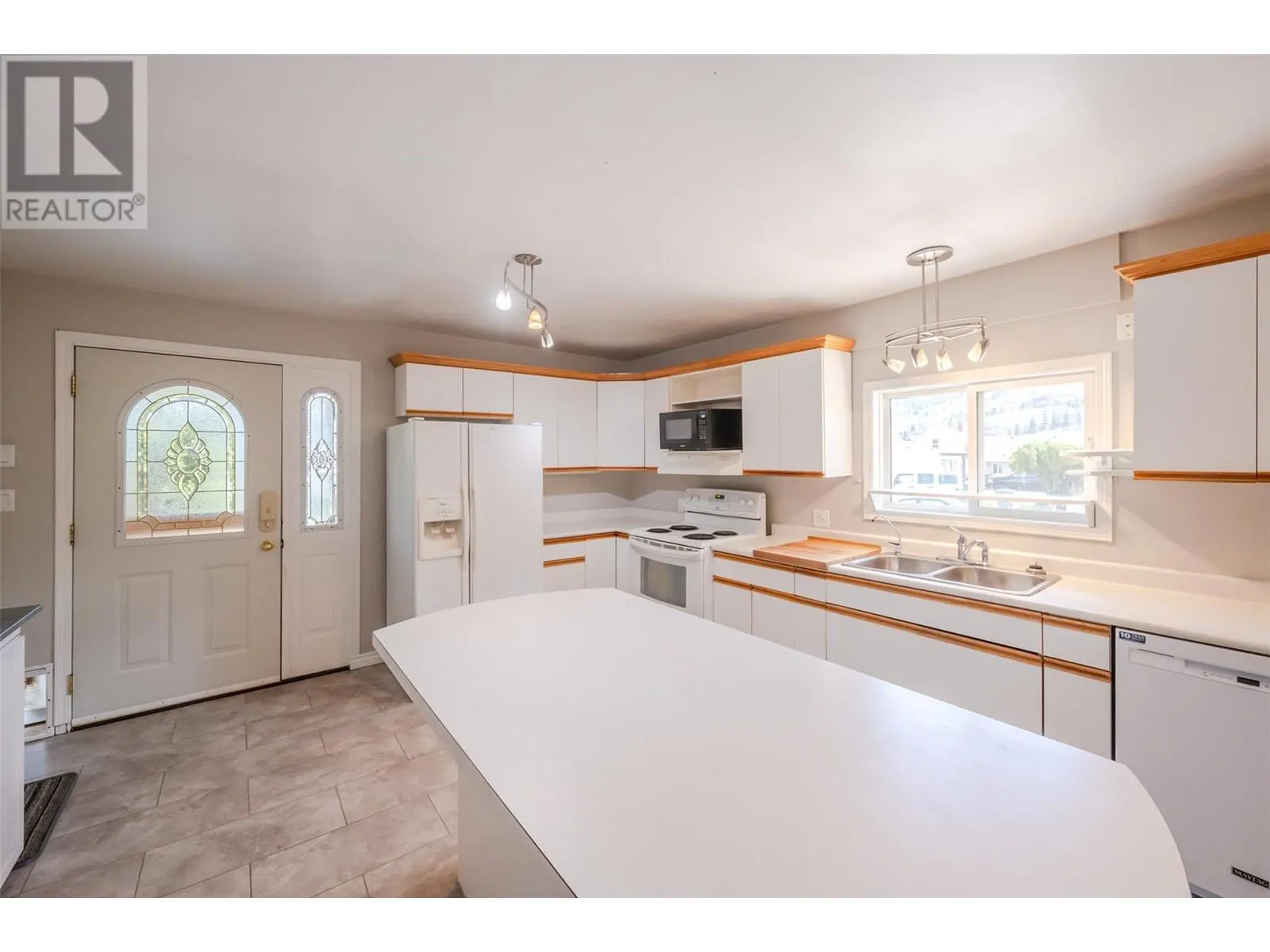 9538 Robson Crescent