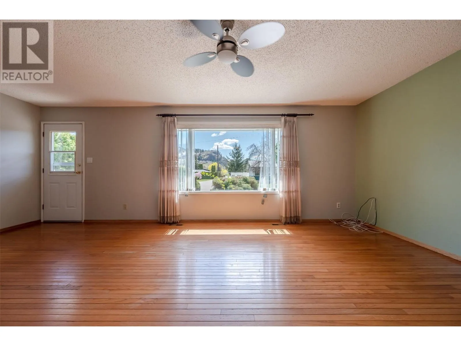 9538 Robson Crescent