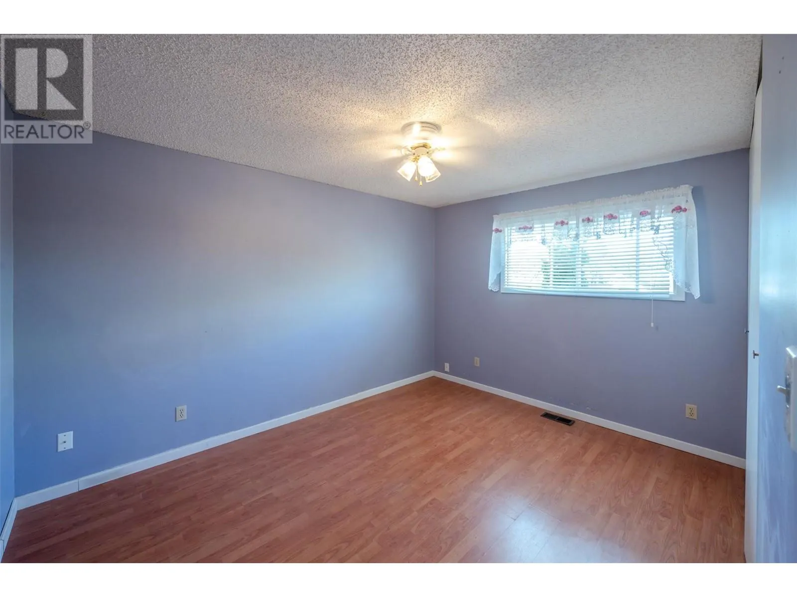 9538 Robson Crescent