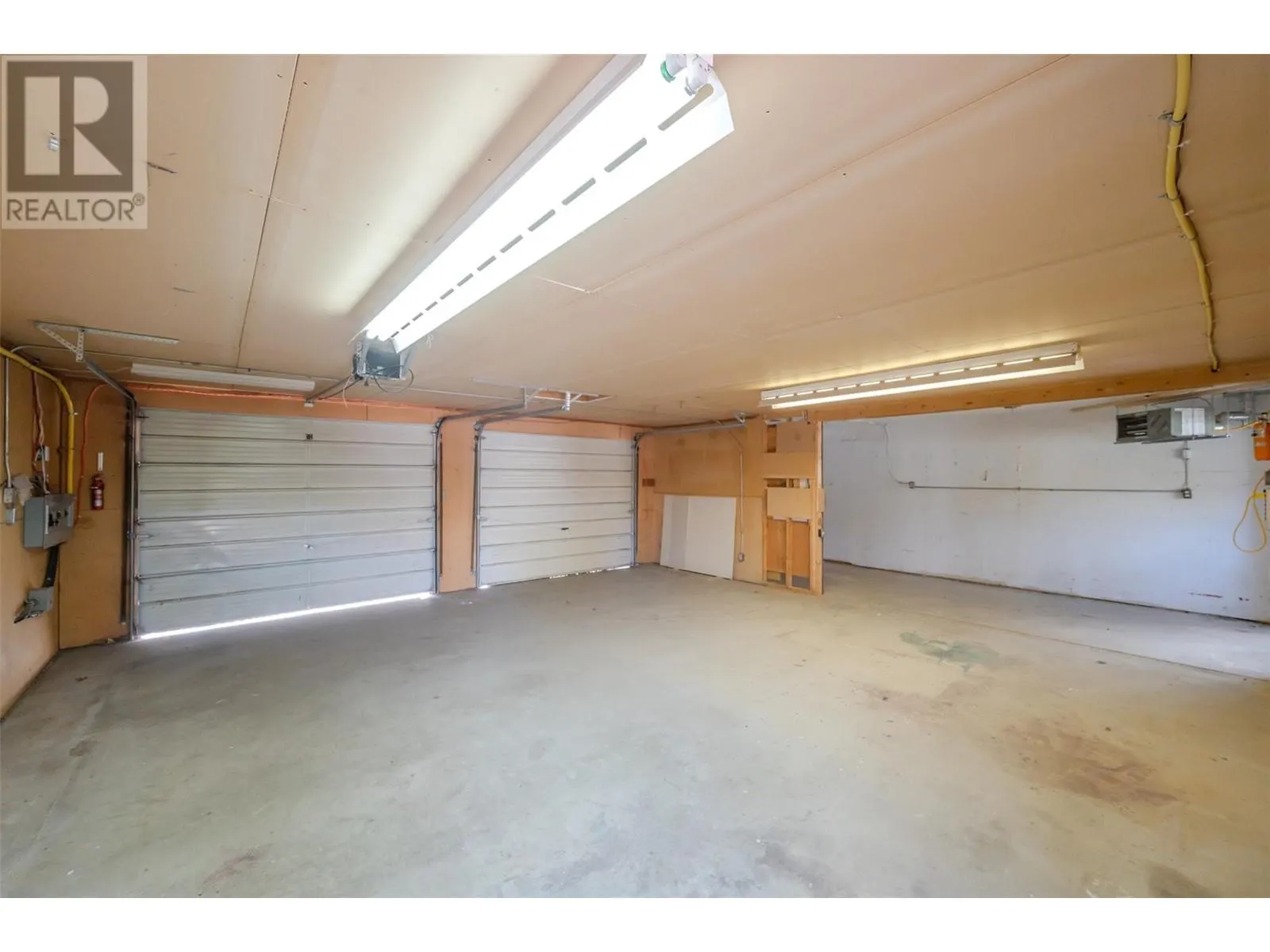 9538 Robson Crescent