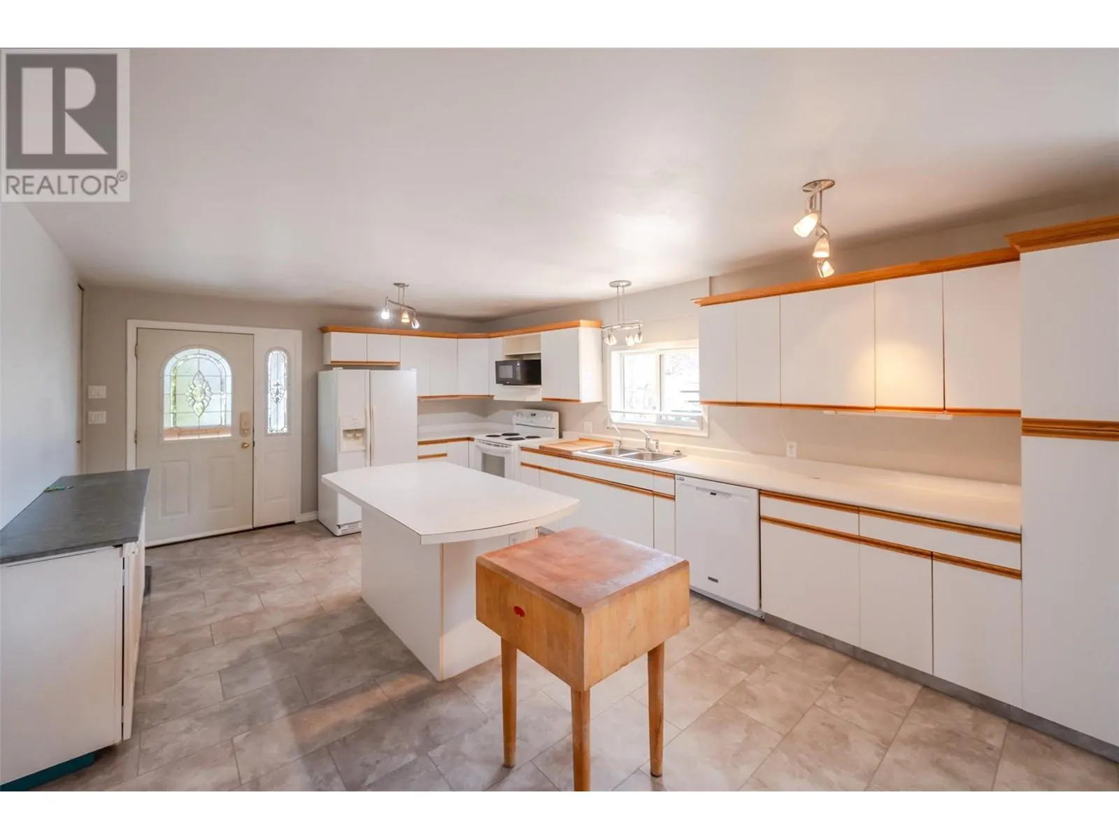9538 Robson Crescent