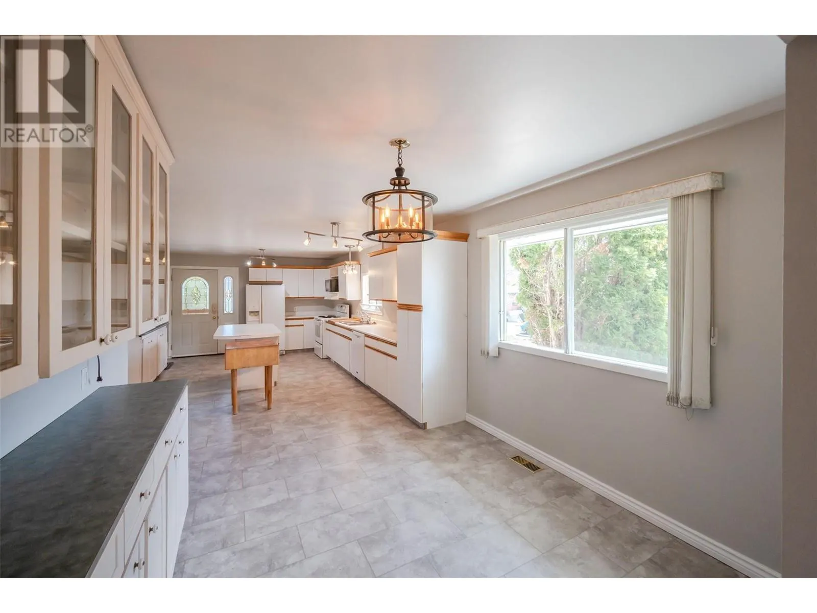 9538 Robson Crescent